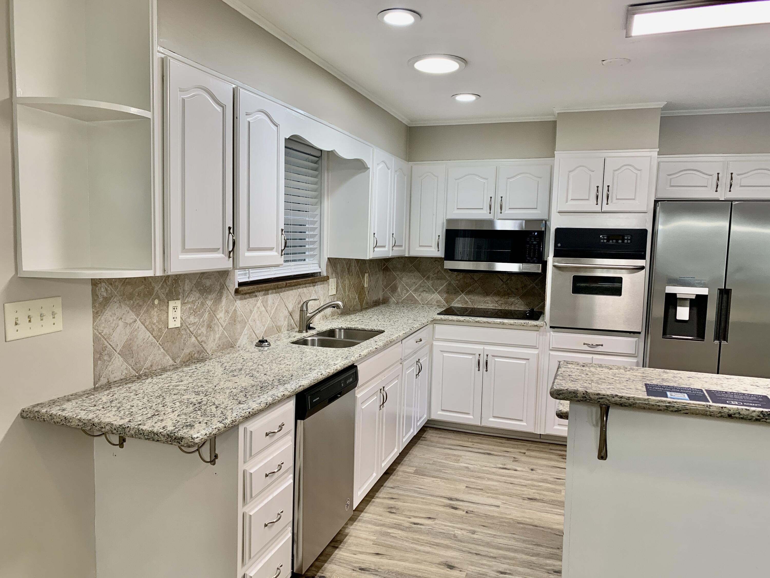 LAKE LORRAINE ESTATES - Residential