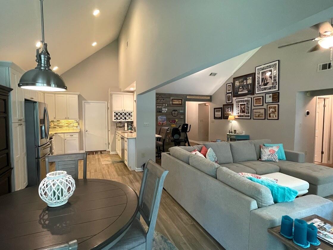 FAIRWAY LAKES PH 1 - Residential