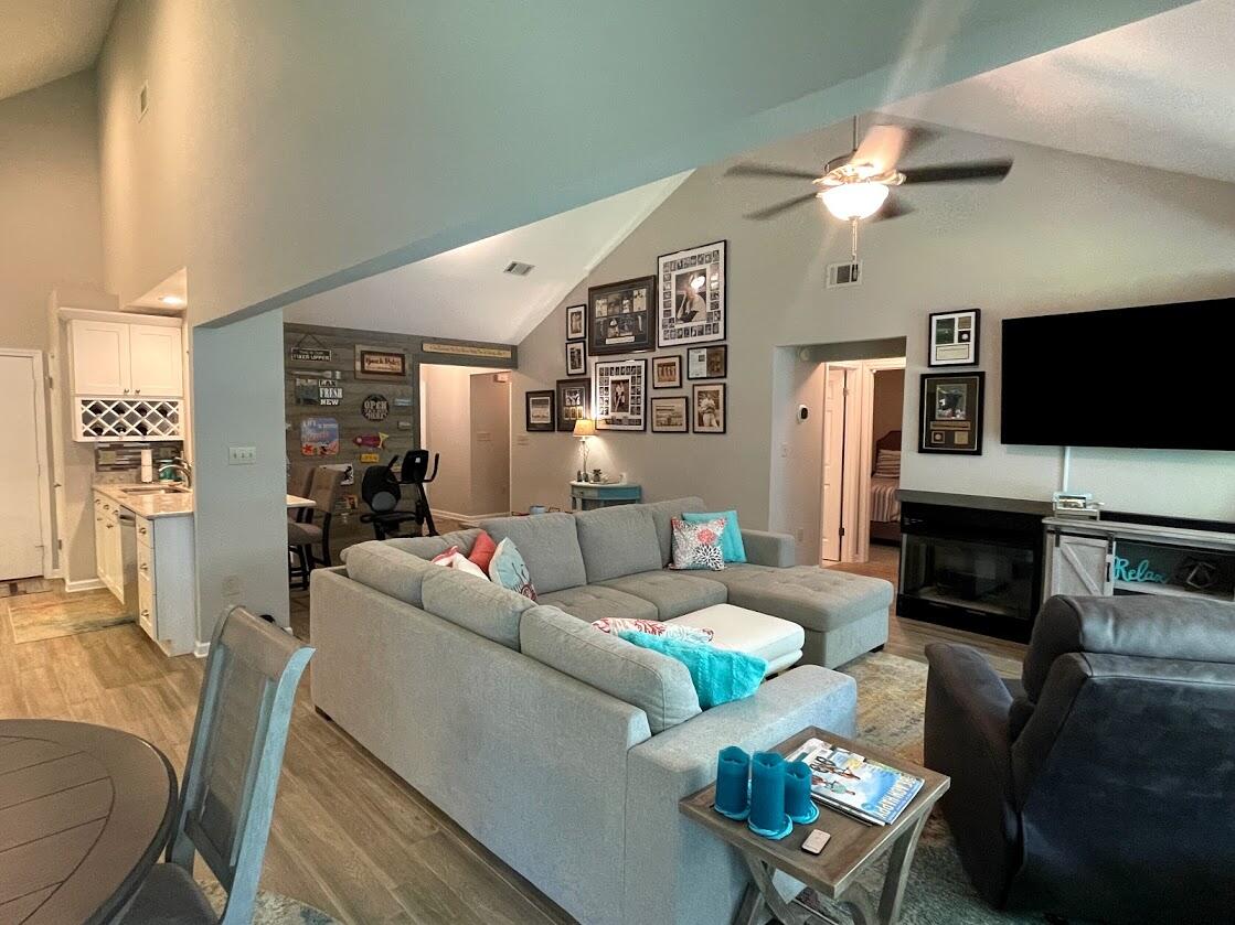 FAIRWAY LAKES PH 1 - Residential