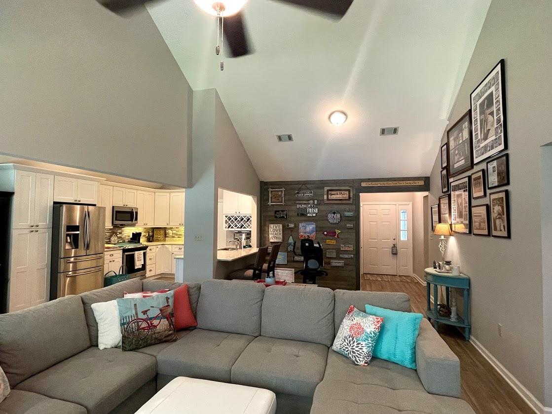FAIRWAY LAKES PH 1 - Residential