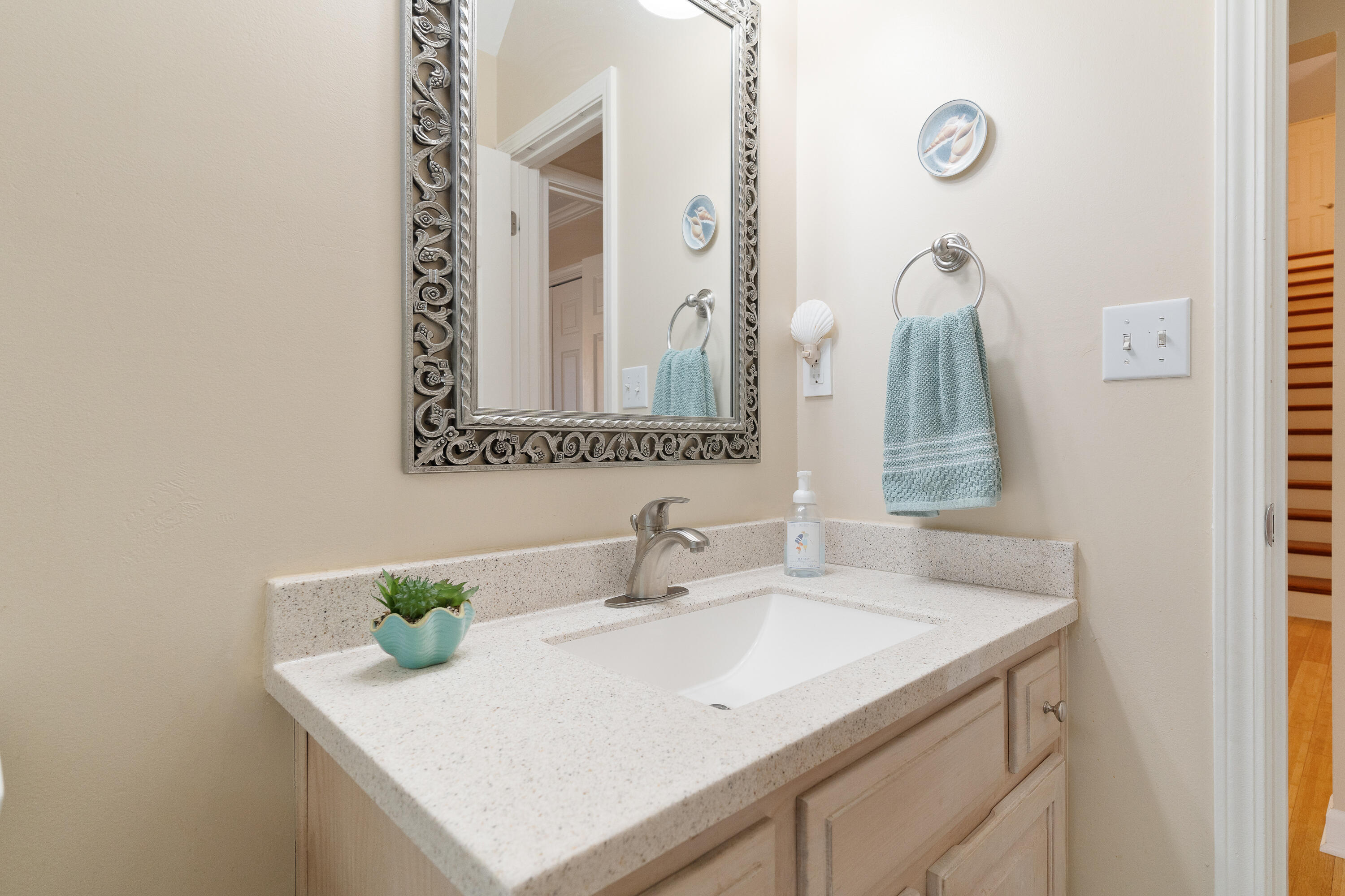 MARY ESTHER MANOR - Residential