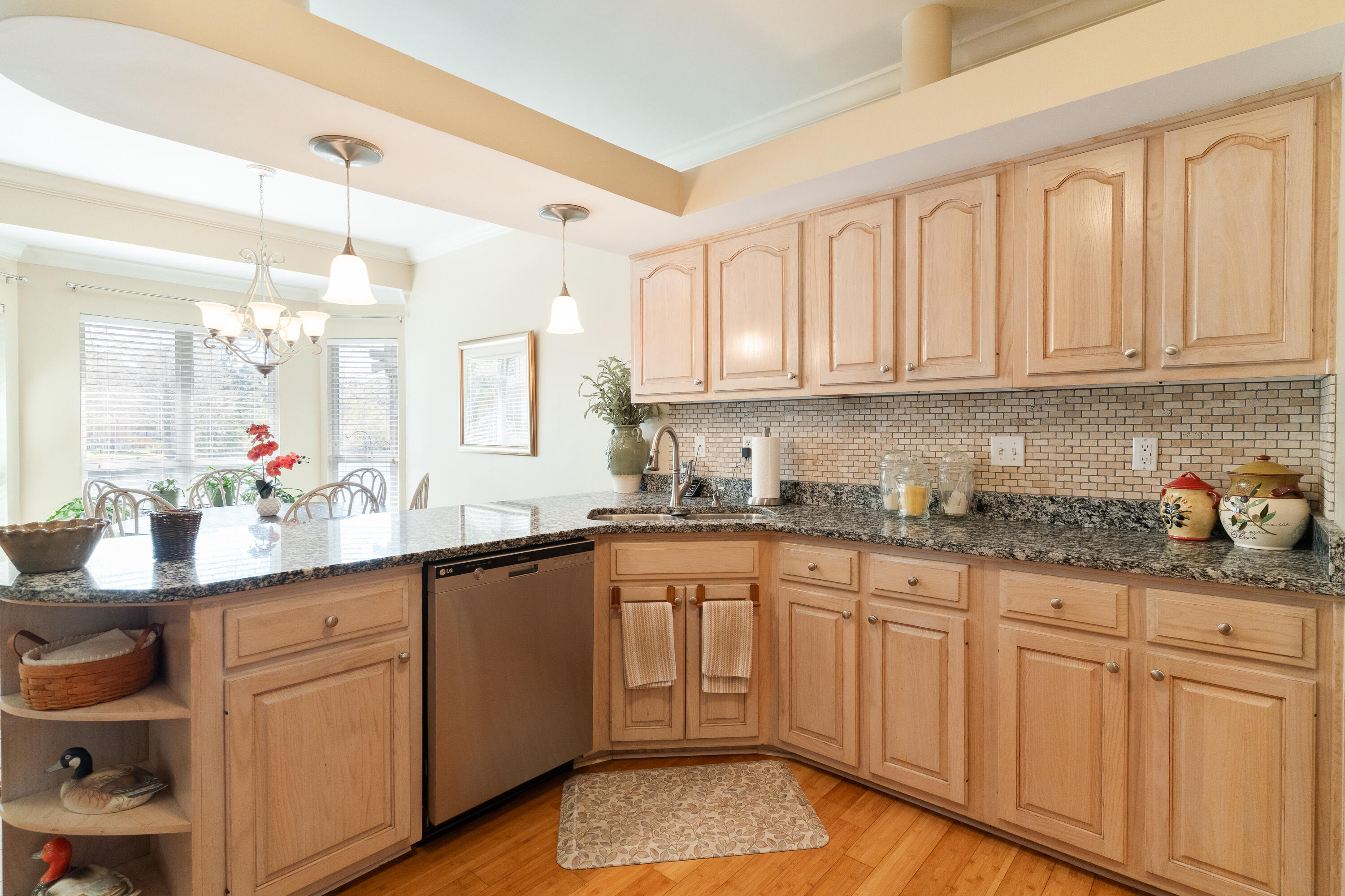 MARY ESTHER MANOR - Residential