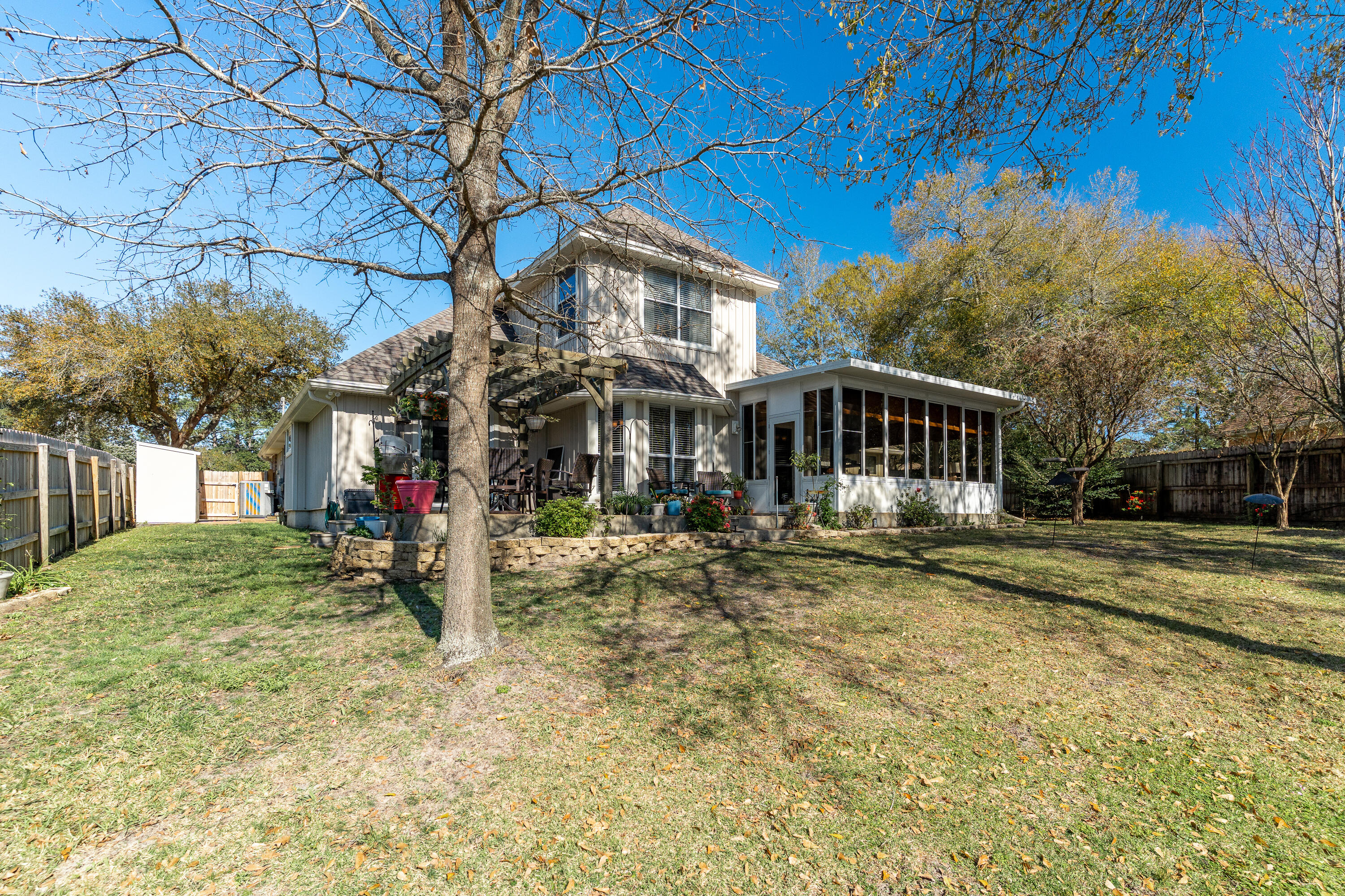 MARY ESTHER MANOR - Residential
