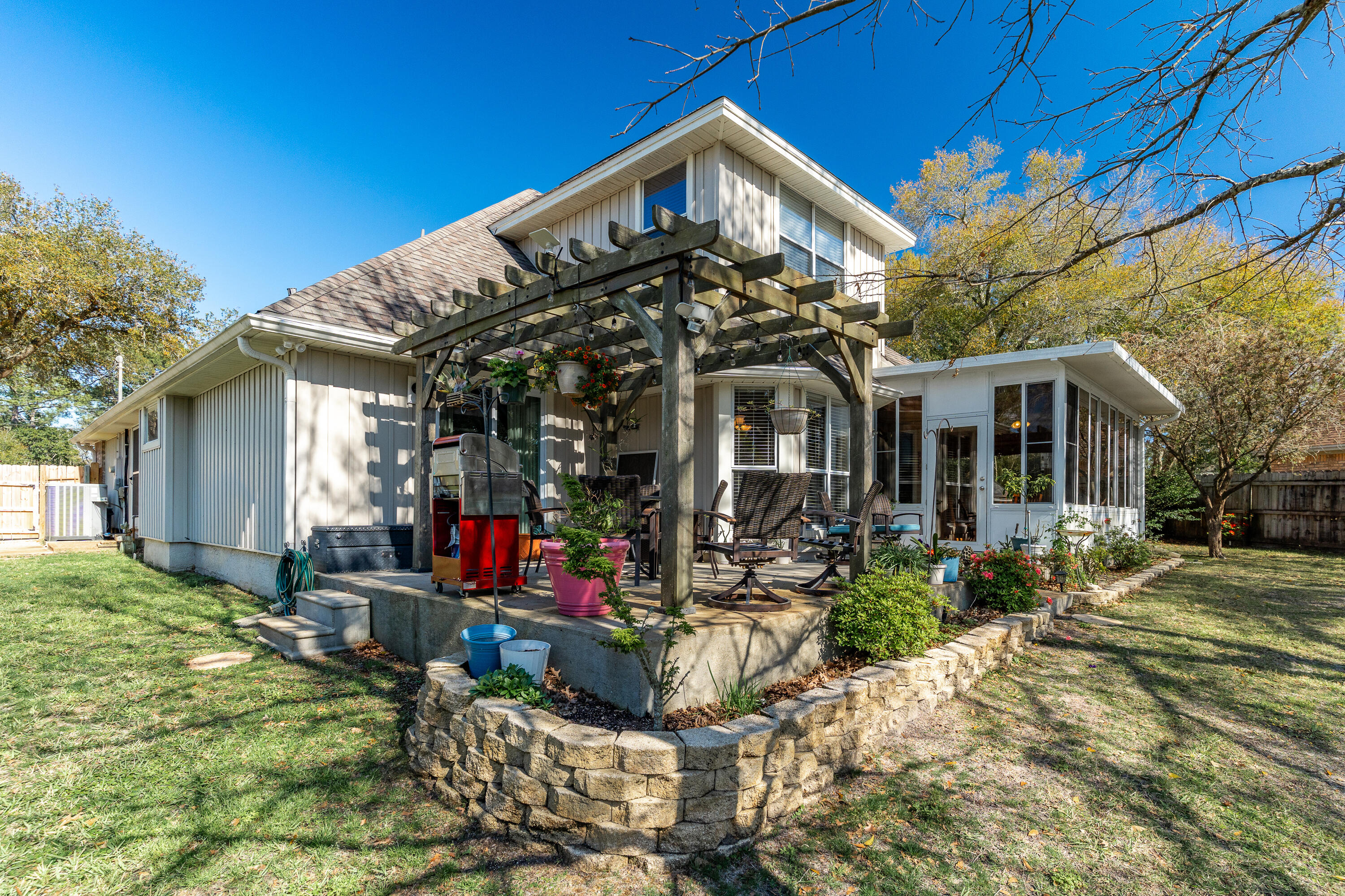 MARY ESTHER MANOR - Residential