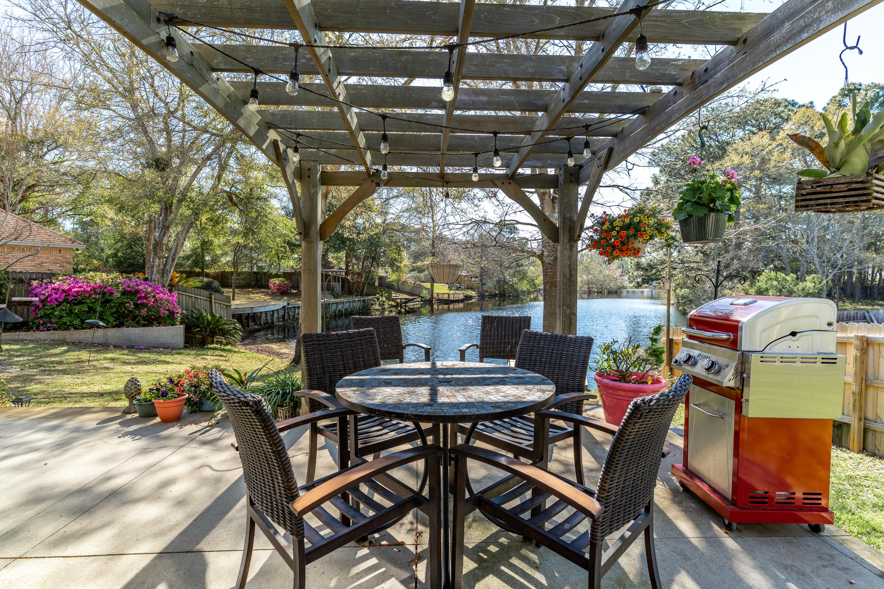 MARY ESTHER MANOR - Residential