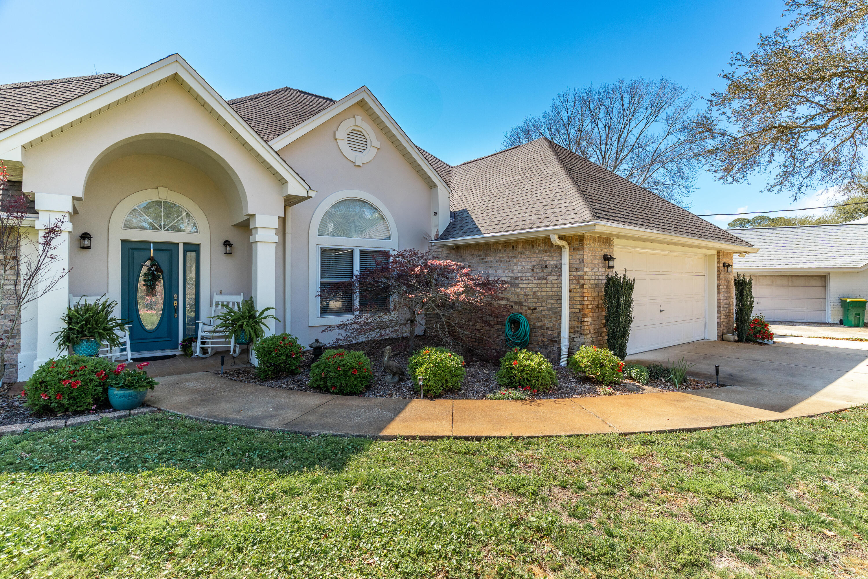 MARY ESTHER MANOR - Residential