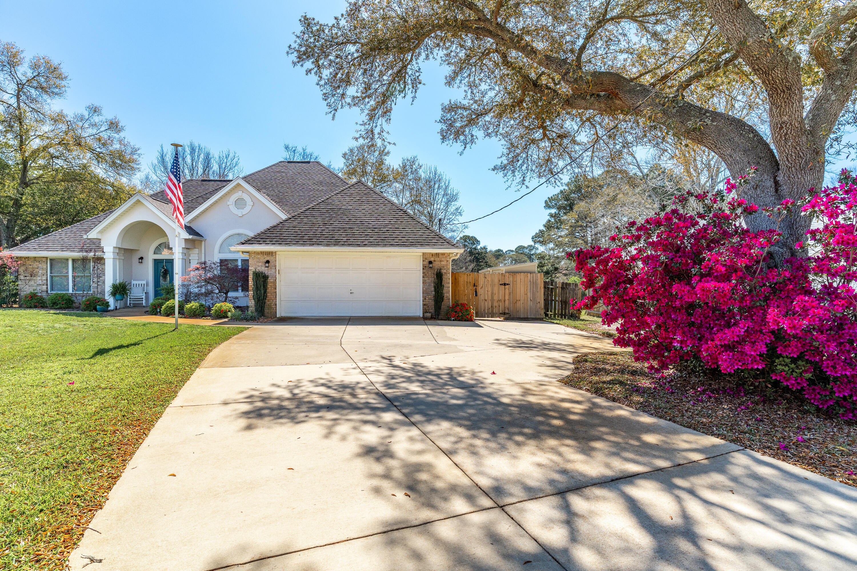 MARY ESTHER MANOR - Residential