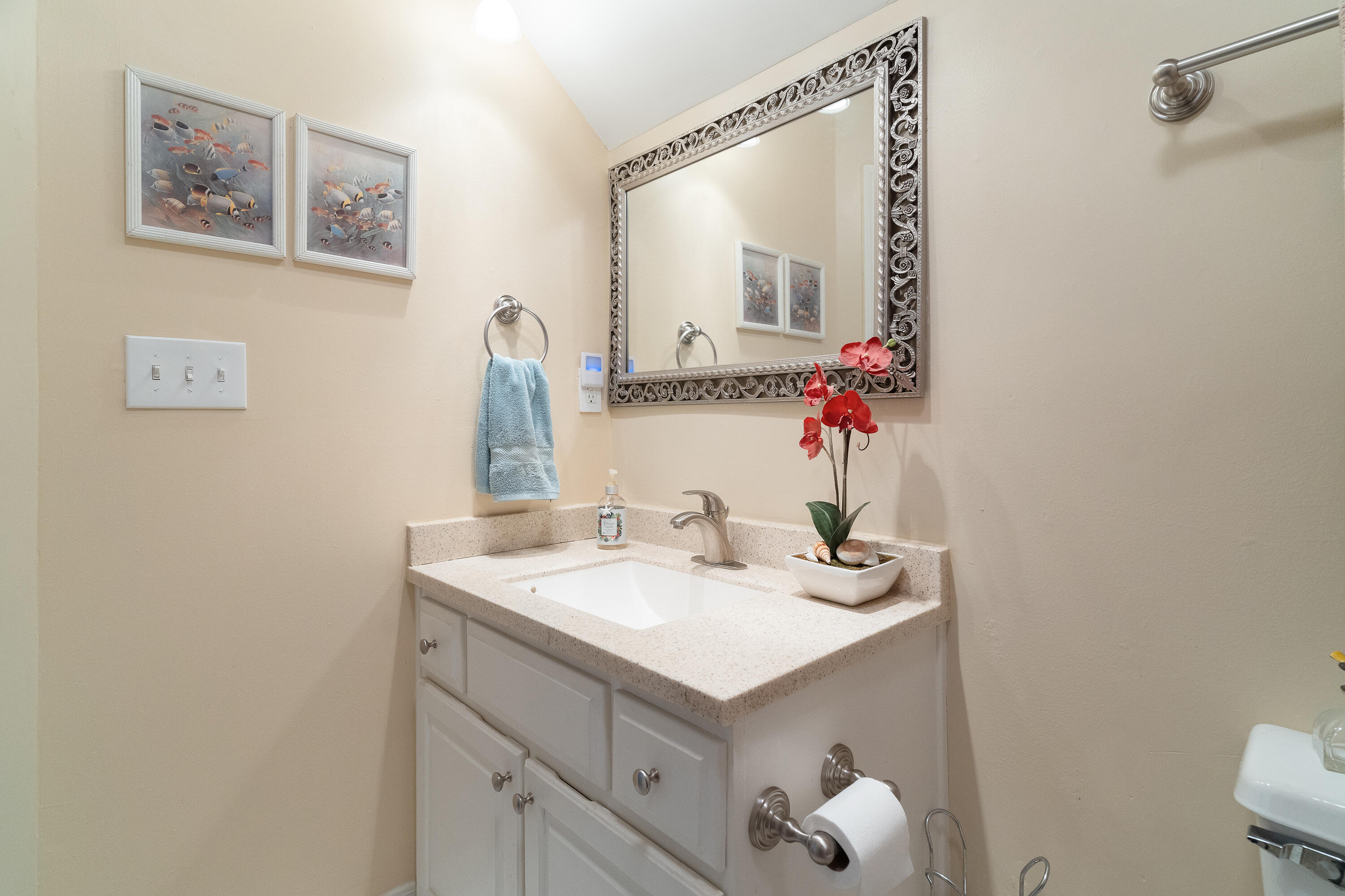 MARY ESTHER MANOR - Residential