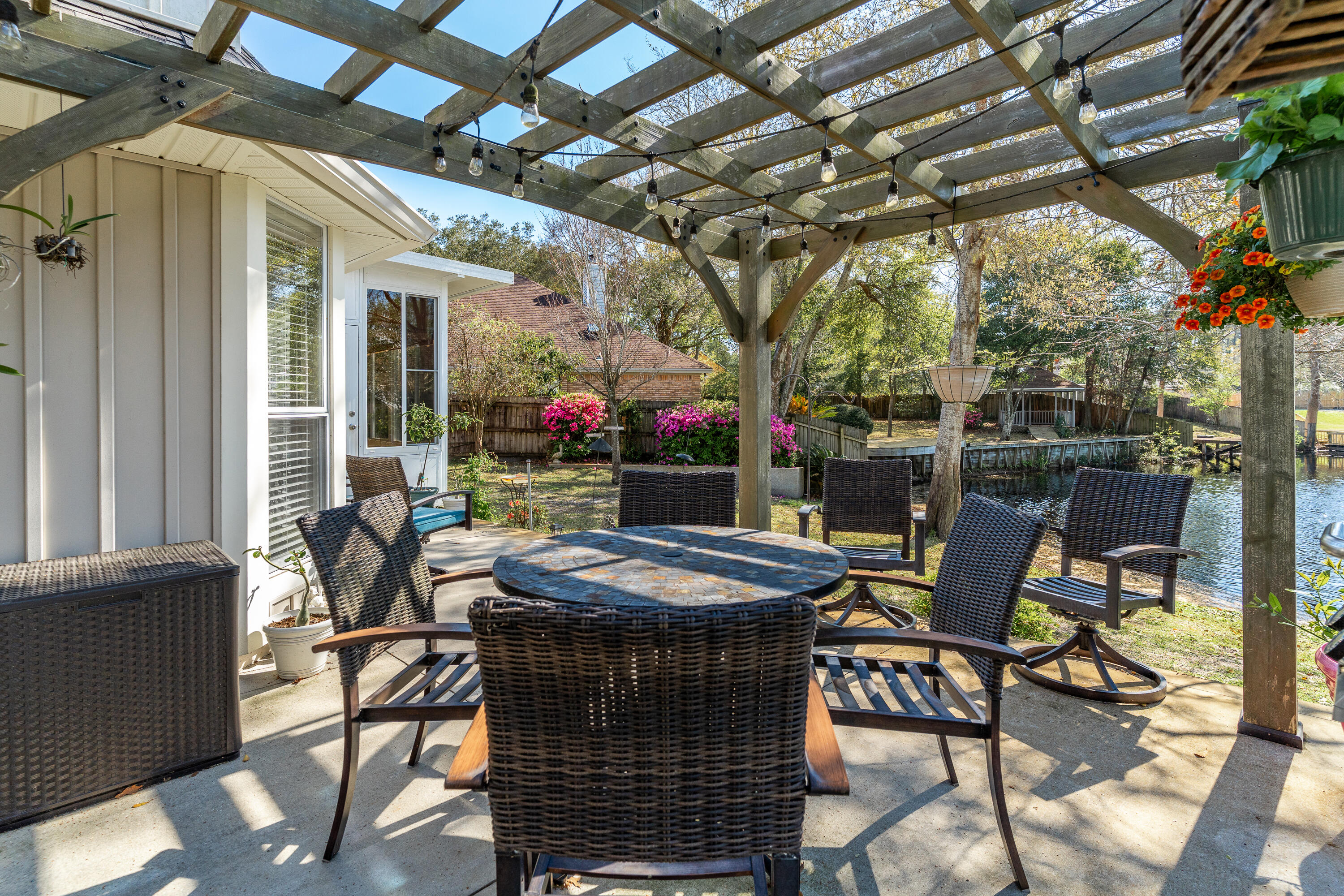 MARY ESTHER MANOR - Residential