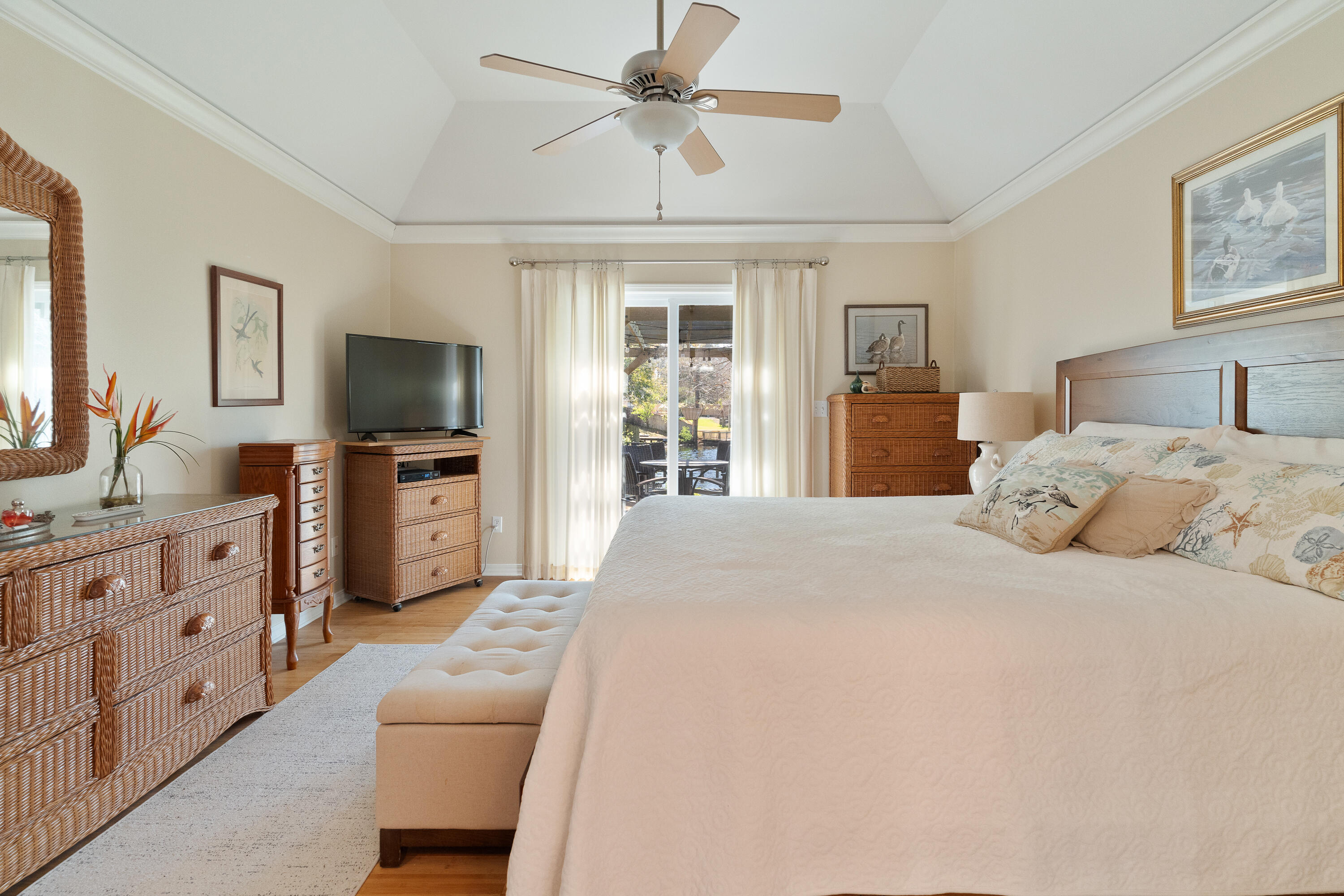 MARY ESTHER MANOR - Residential