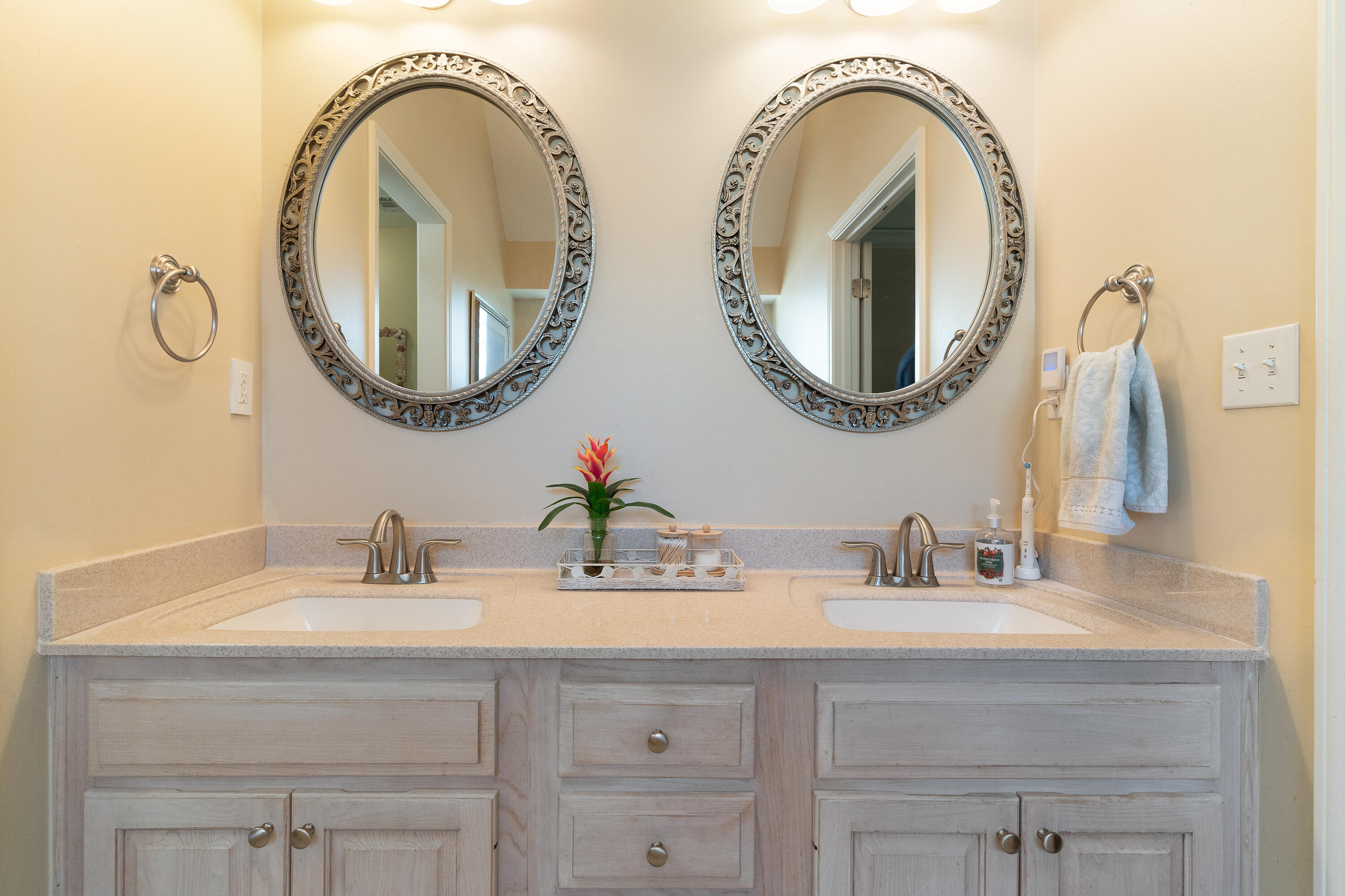 MARY ESTHER MANOR - Residential