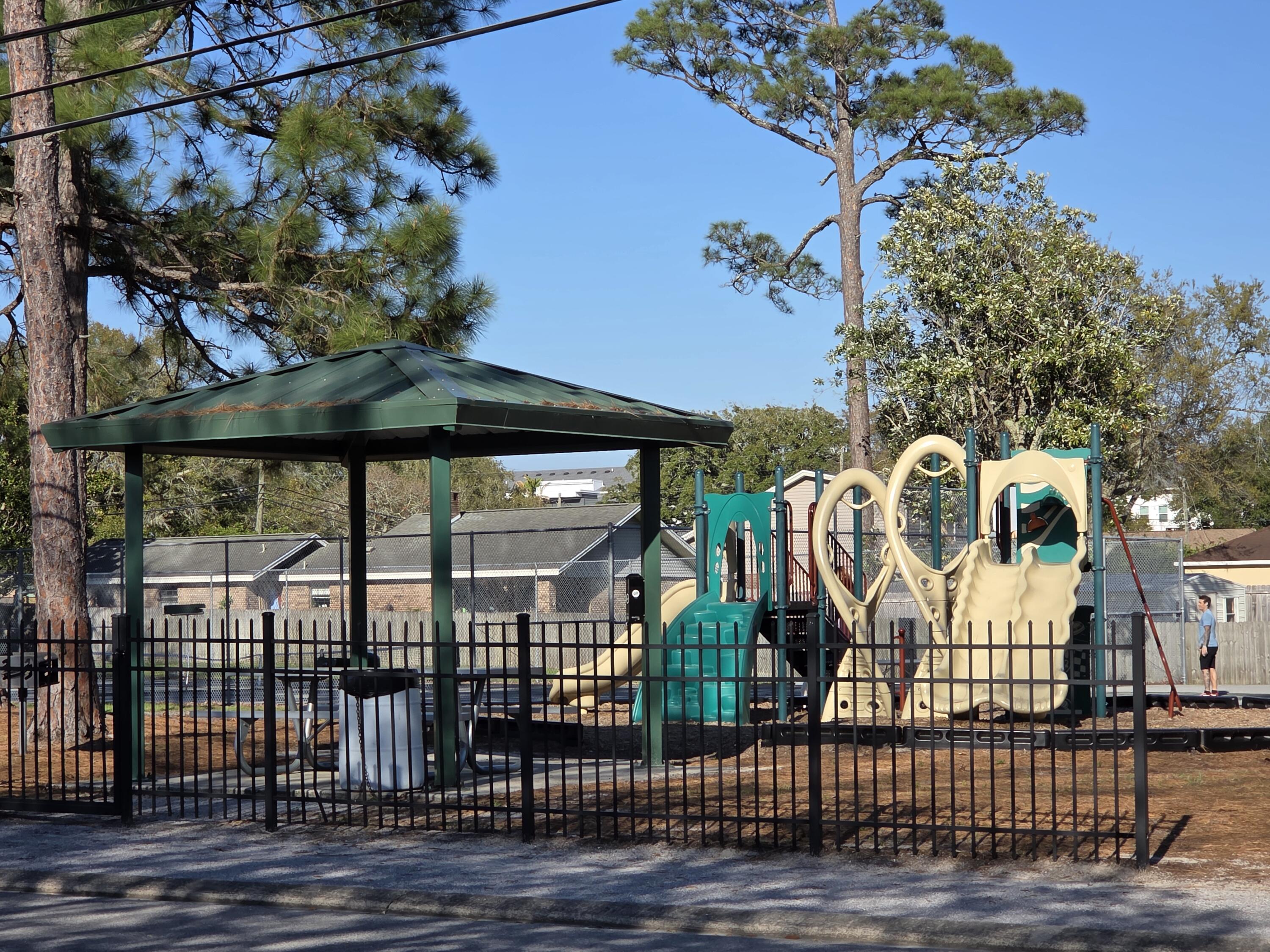 MARY ESTHER MANOR - Residential