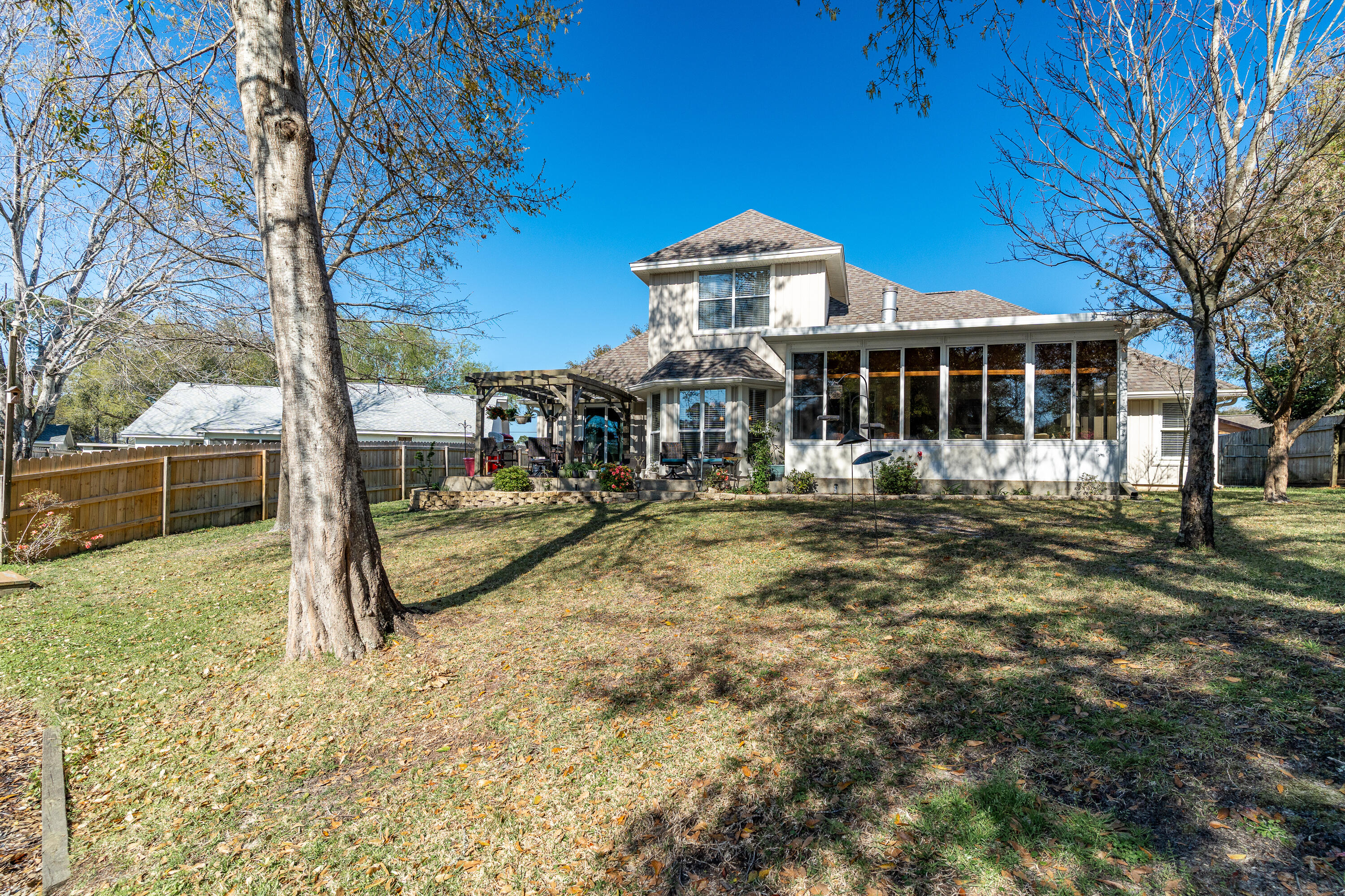 MARY ESTHER MANOR - Residential
