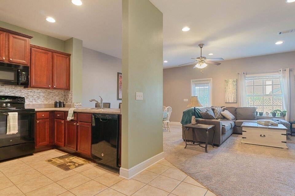 IRON HORSE T/H - Residential Lease
