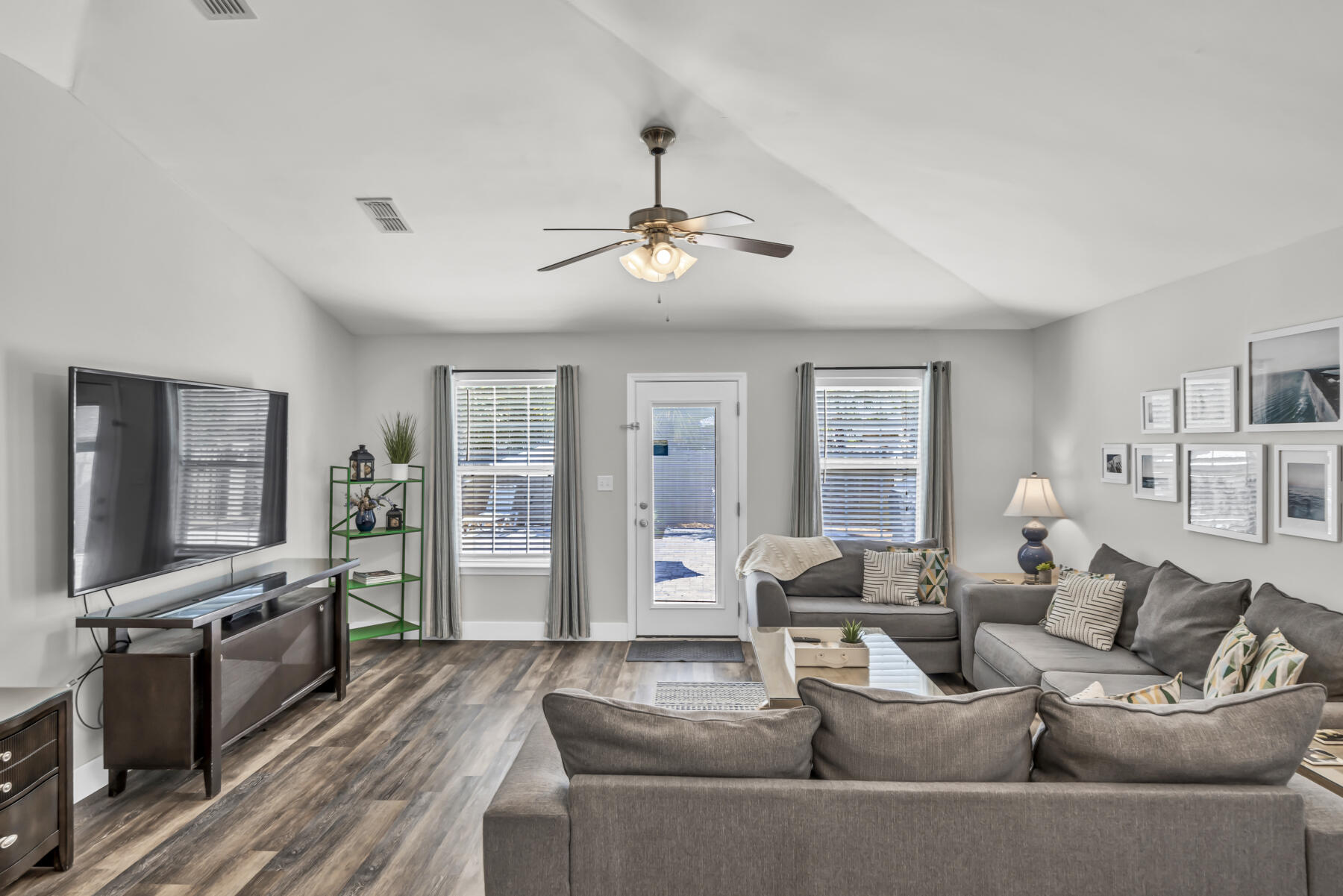 PARADISE RETREAT - Residential