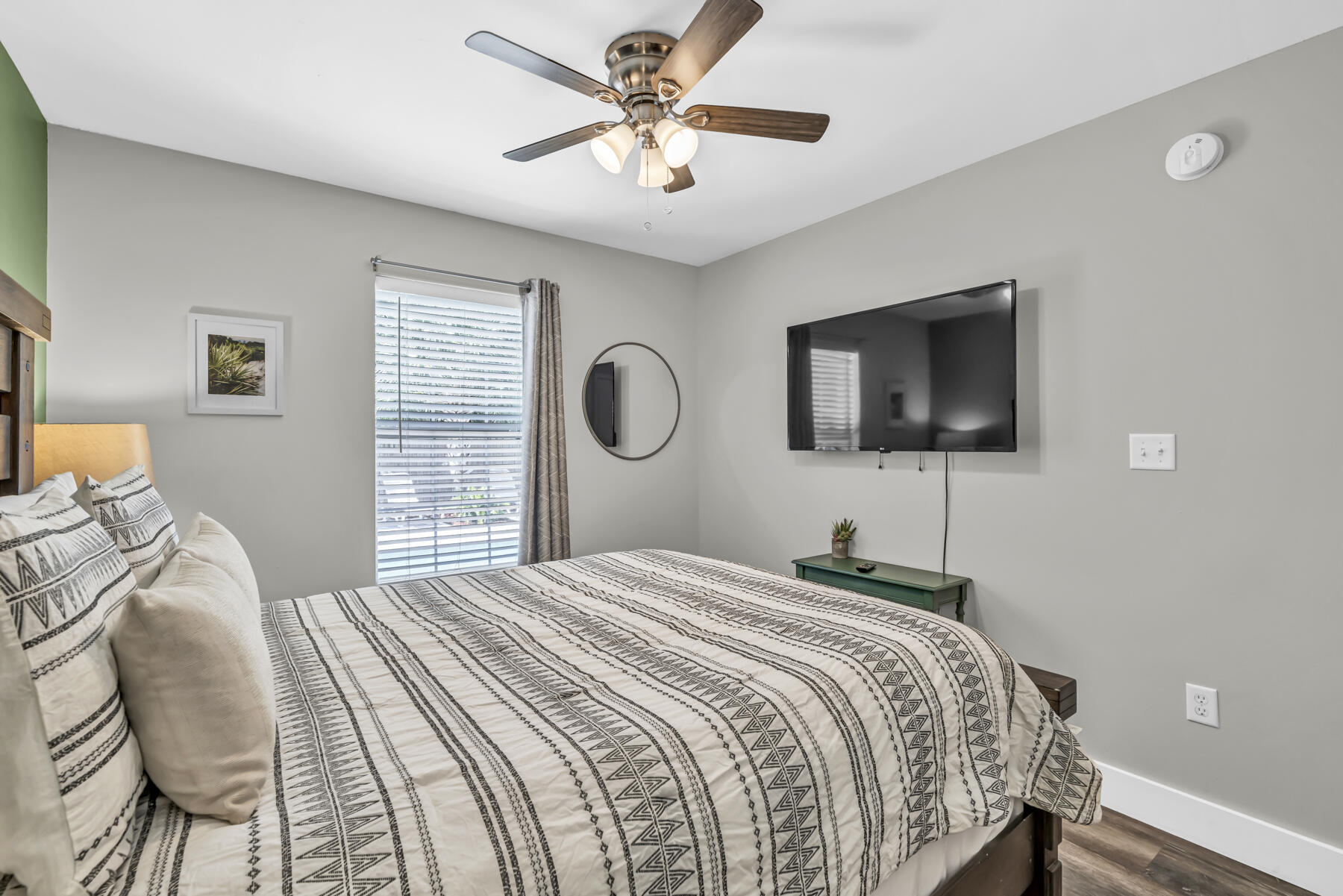 PARADISE RETREAT - Residential