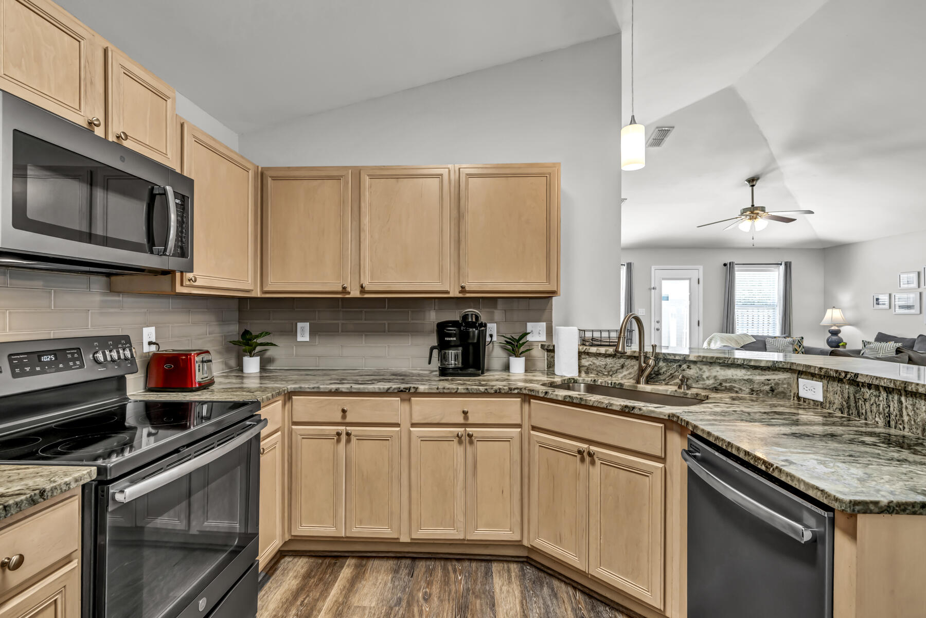 PARADISE RETREAT - Residential