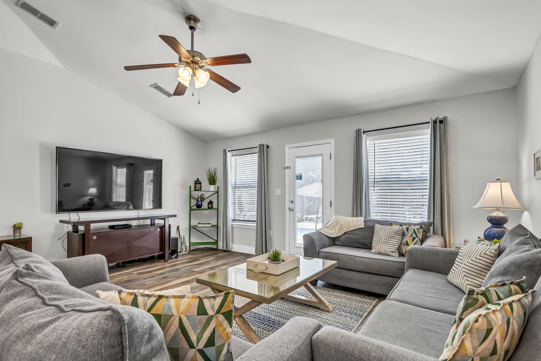 PARADISE RETREAT - Residential