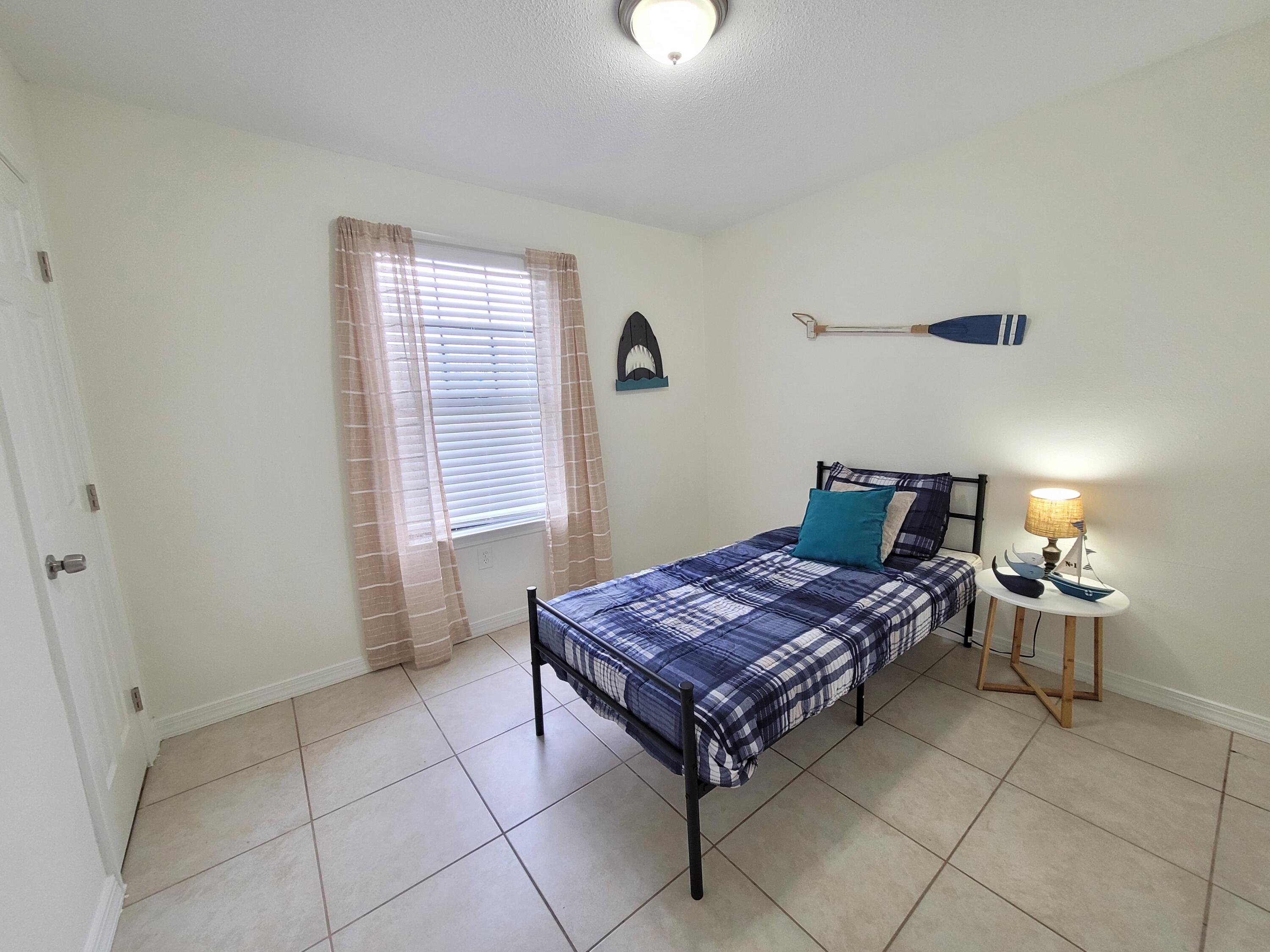 IMPERIAL LAKES - Residential