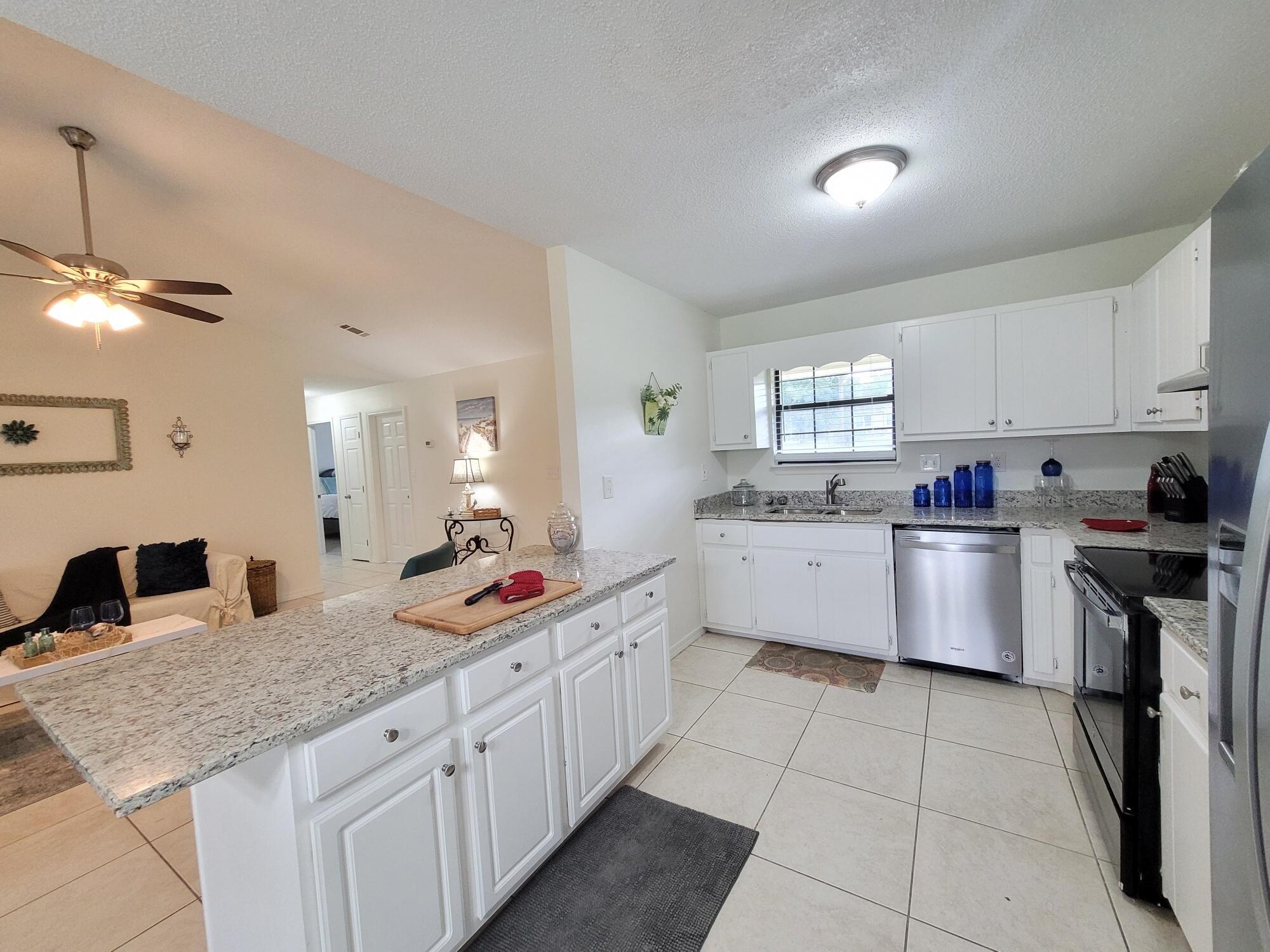 IMPERIAL LAKES - Residential