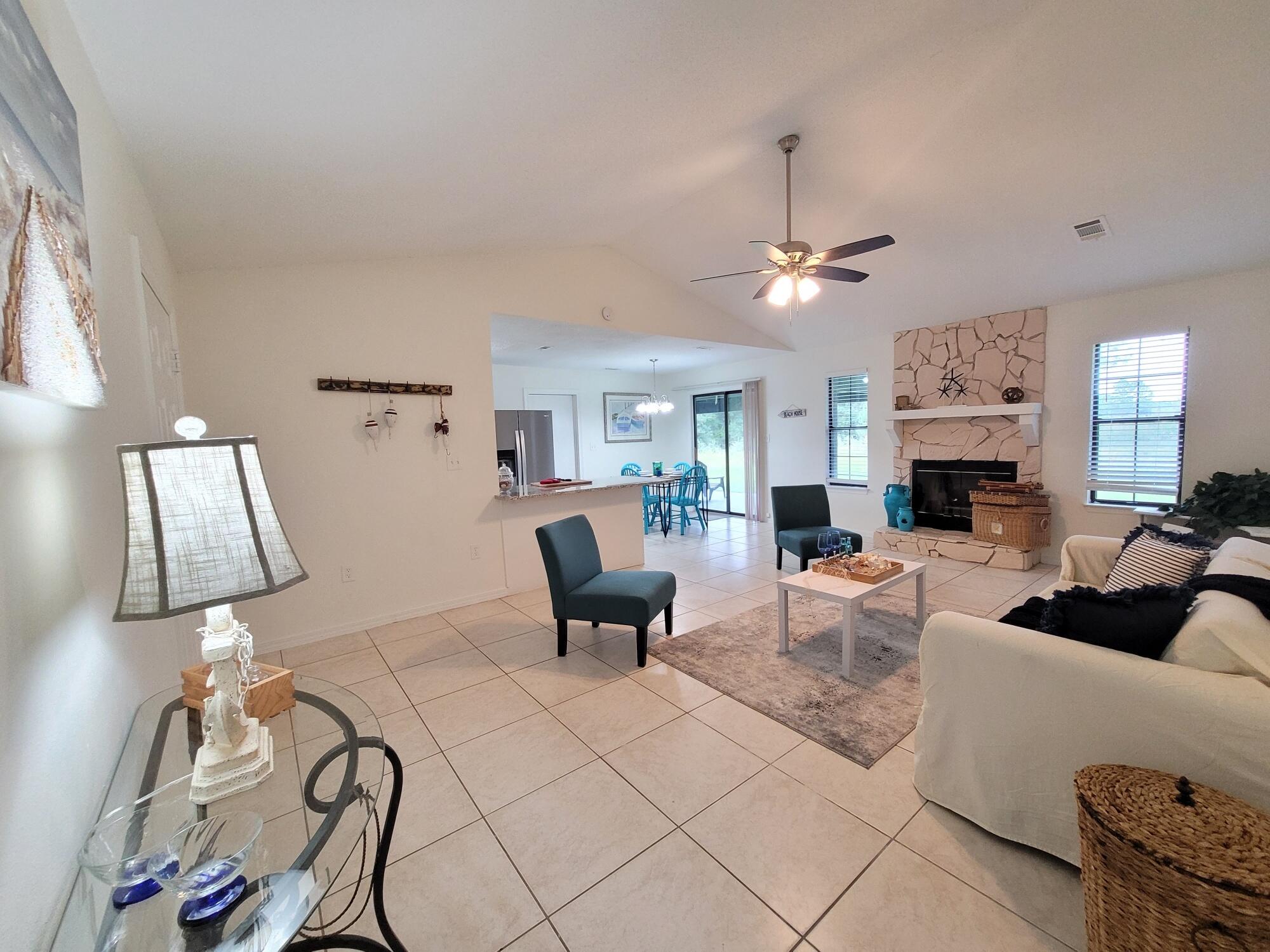 IMPERIAL LAKES - Residential