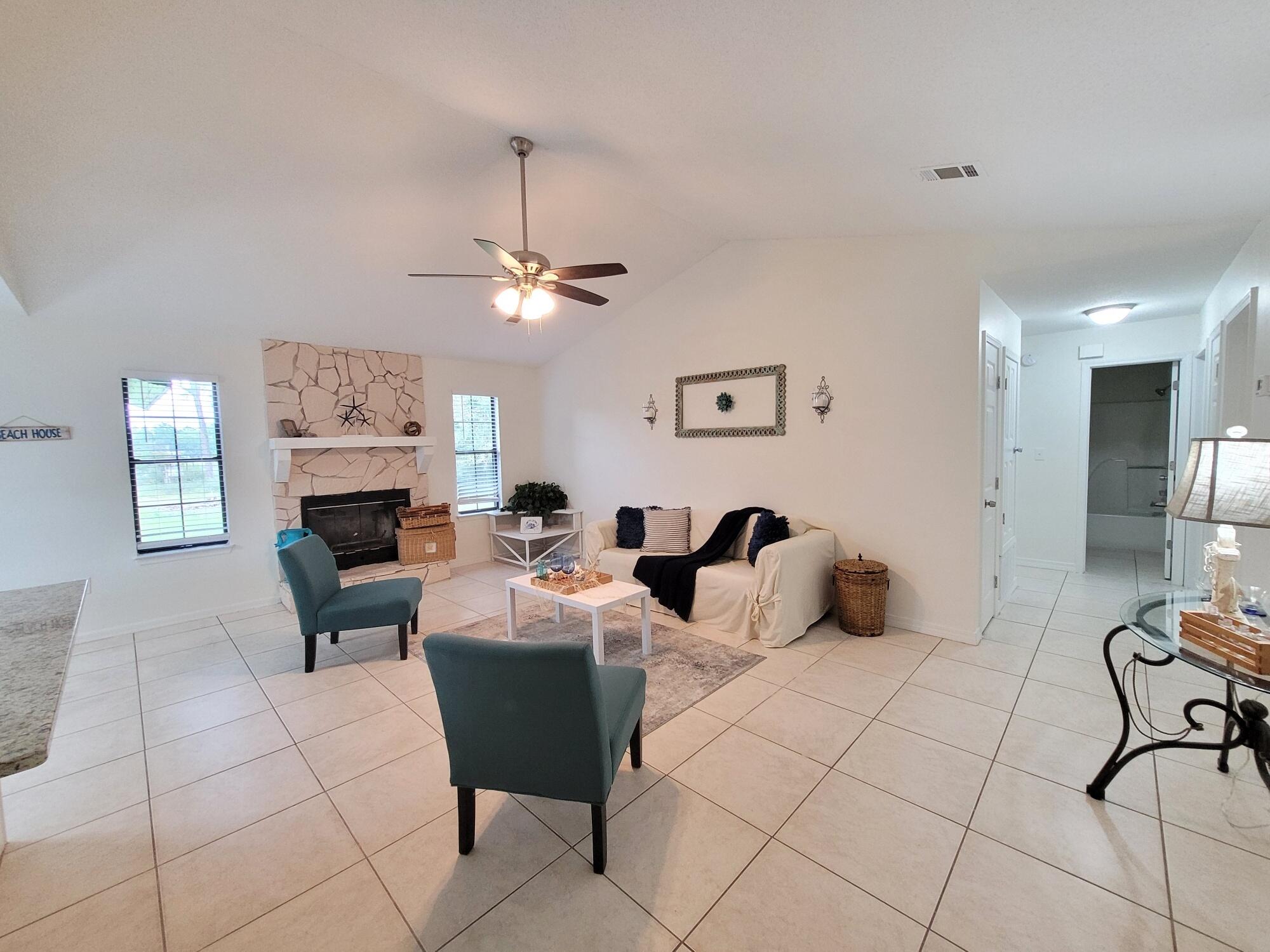 IMPERIAL LAKES - Residential