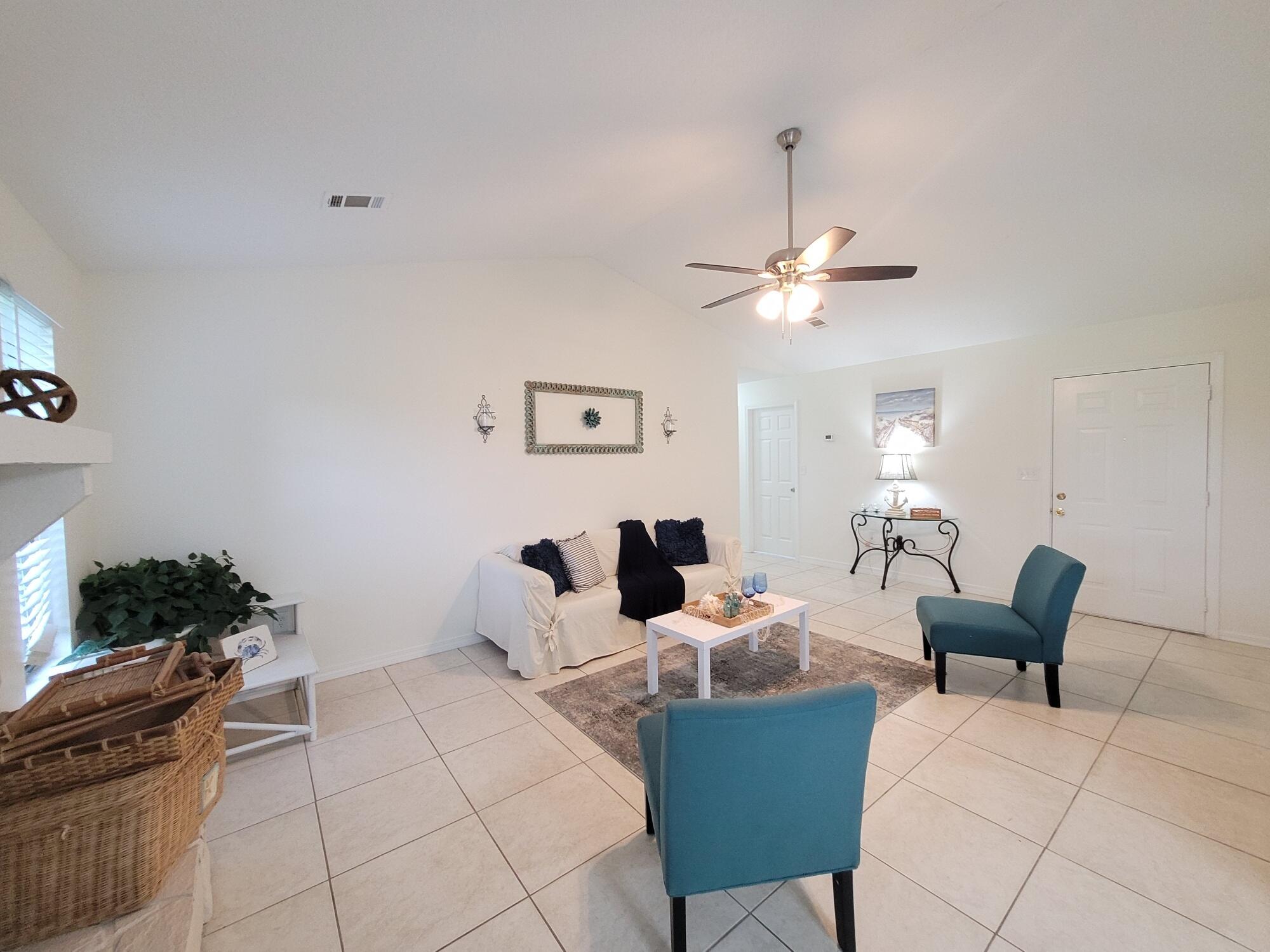 IMPERIAL LAKES - Residential