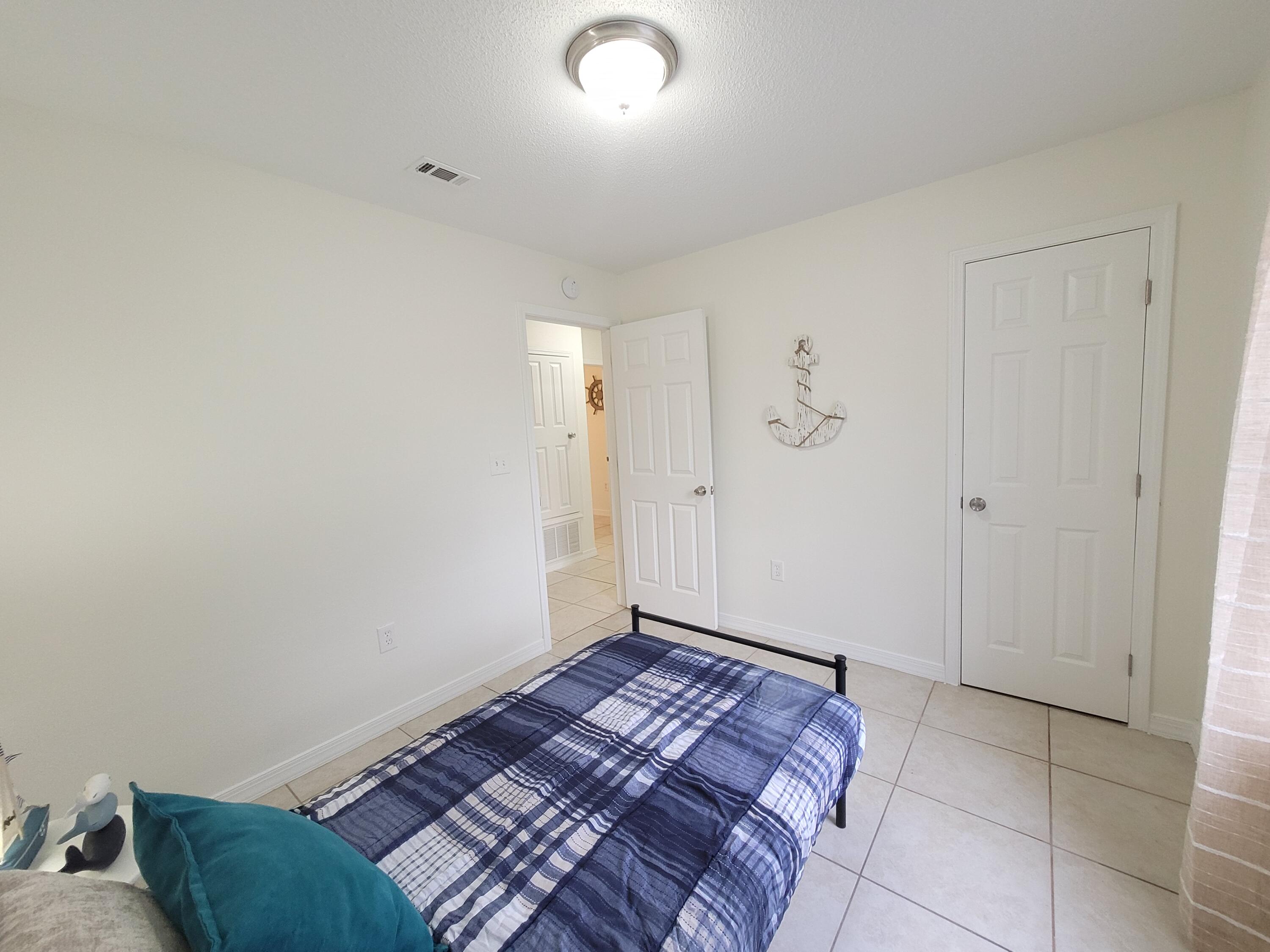 IMPERIAL LAKES - Residential