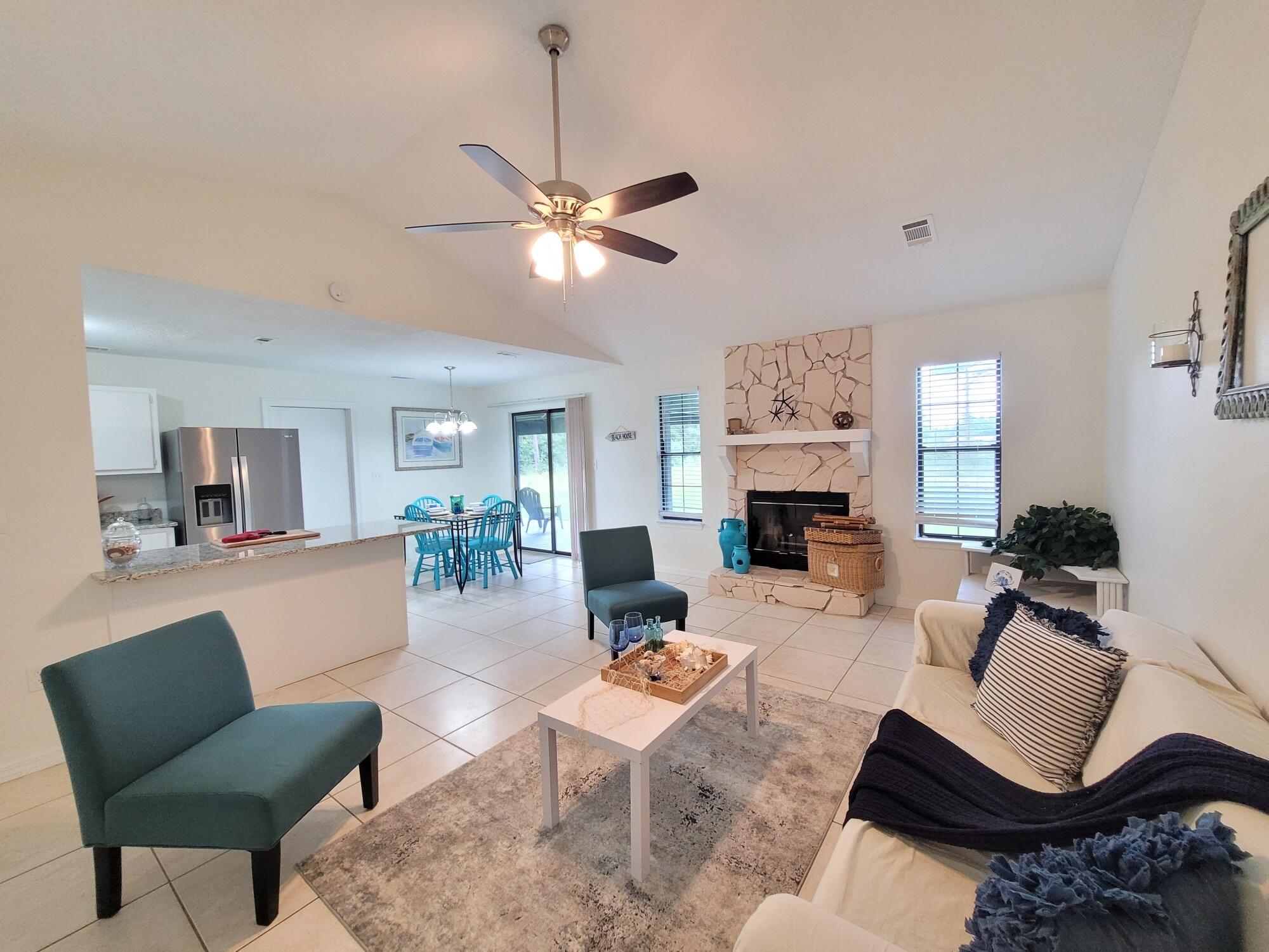 IMPERIAL LAKES - Residential