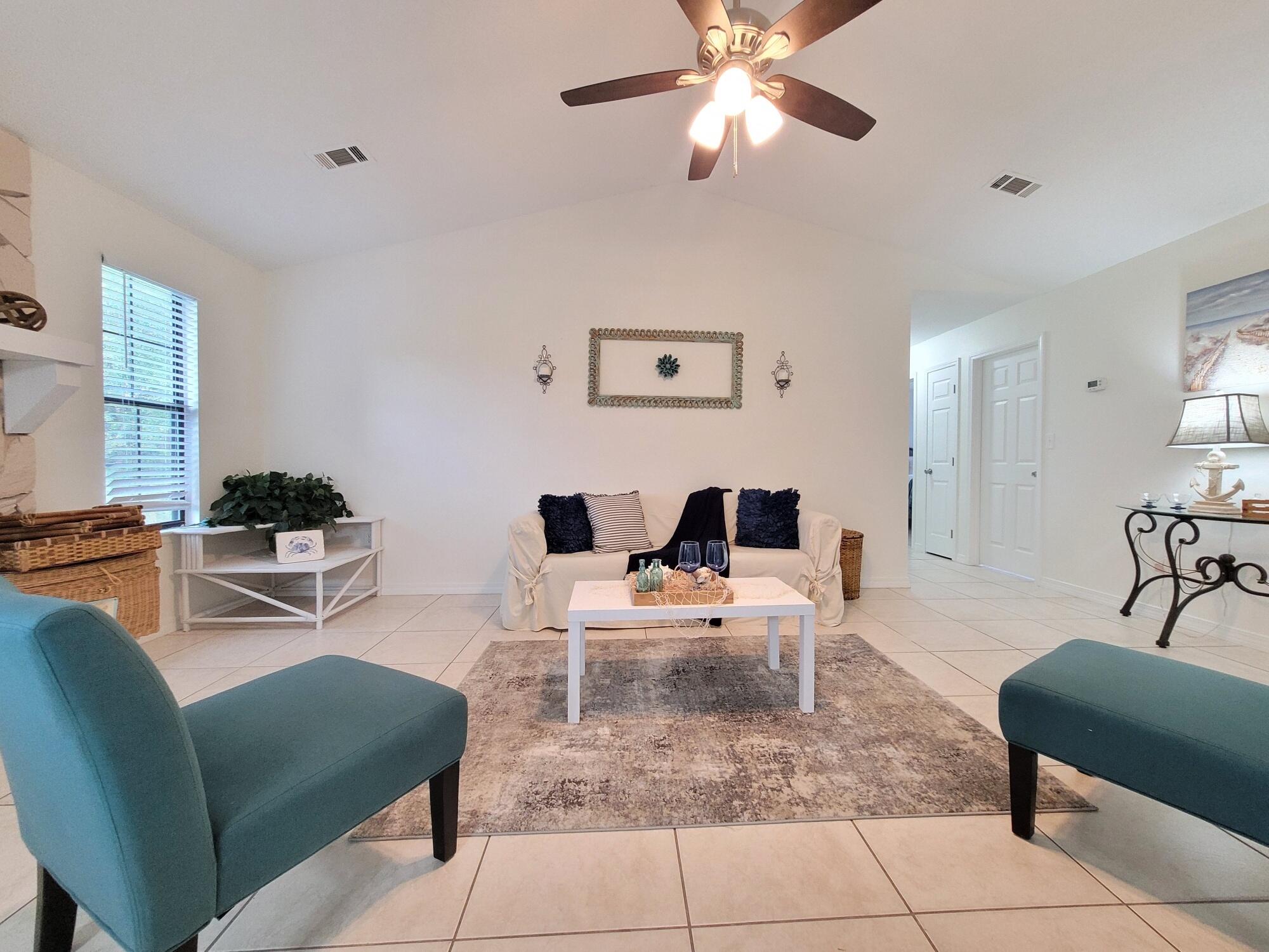 IMPERIAL LAKES - Residential