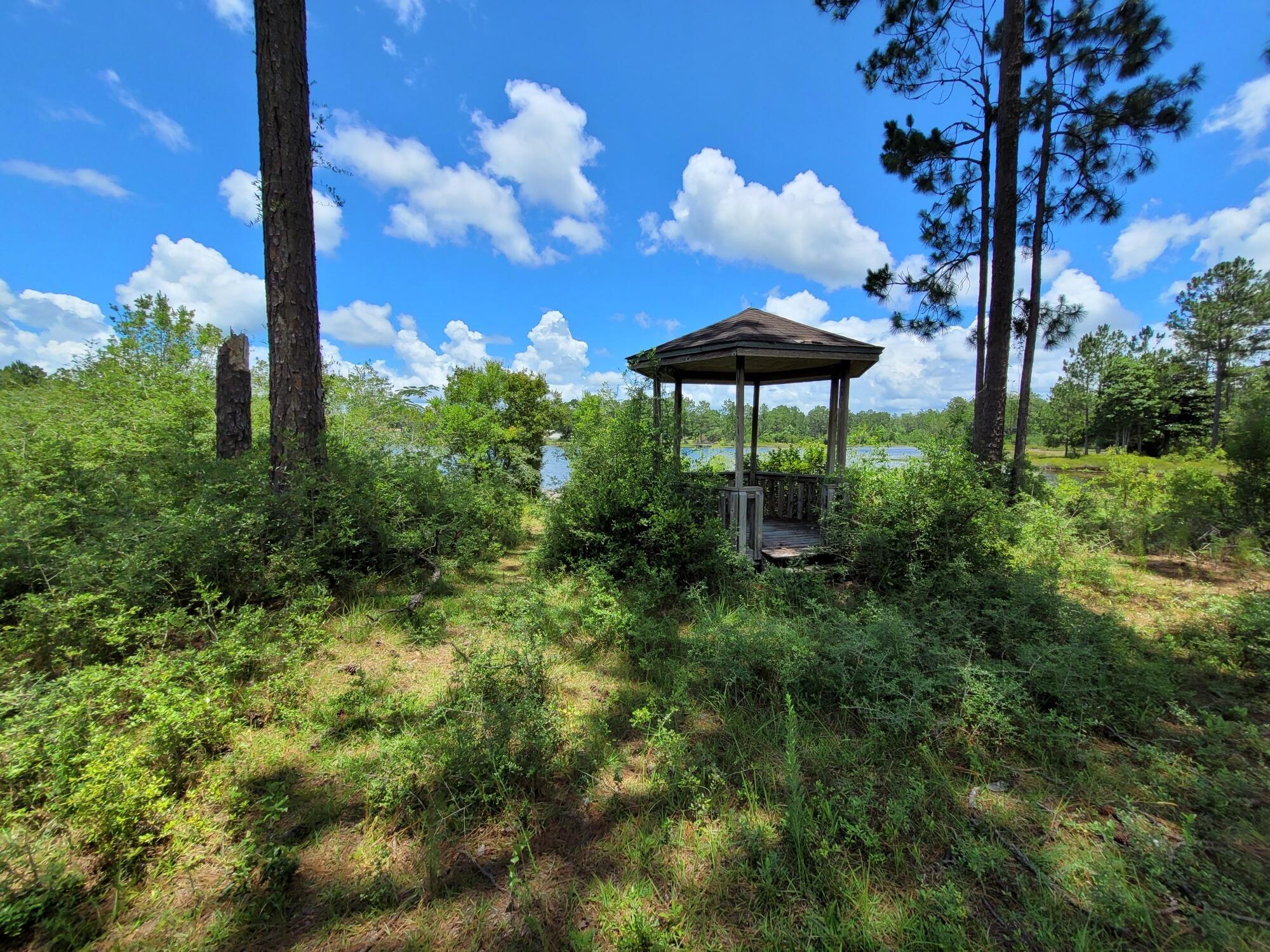 IMPERIAL LAKES - Residential