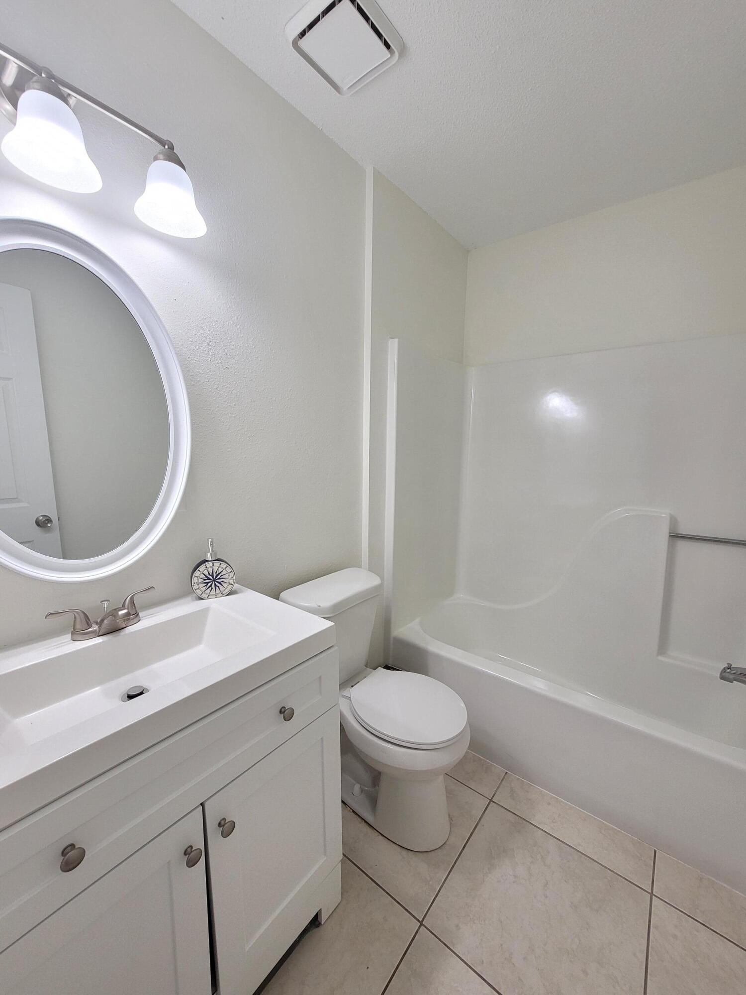 IMPERIAL LAKES - Residential