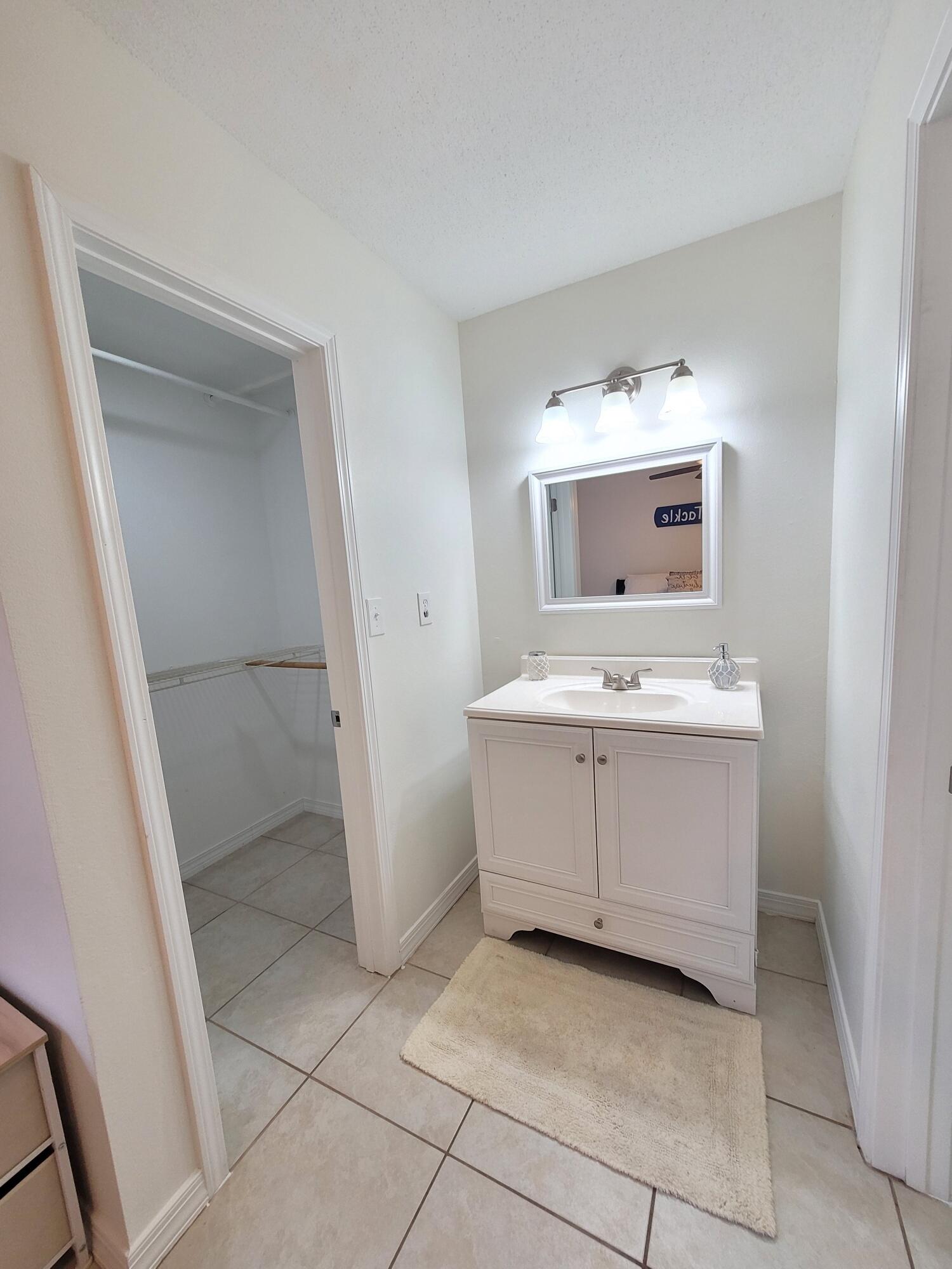 IMPERIAL LAKES - Residential