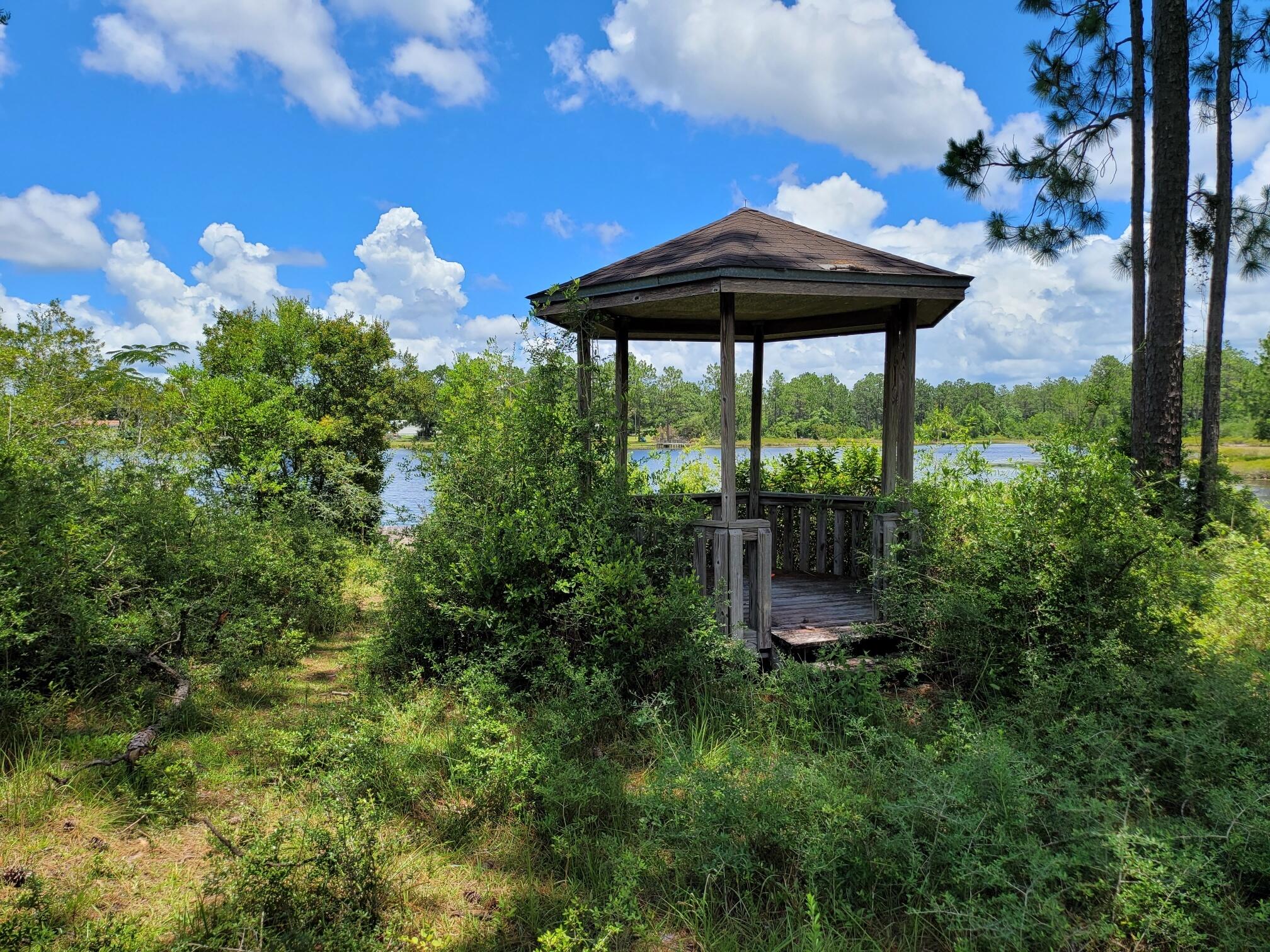 IMPERIAL LAKES - Residential