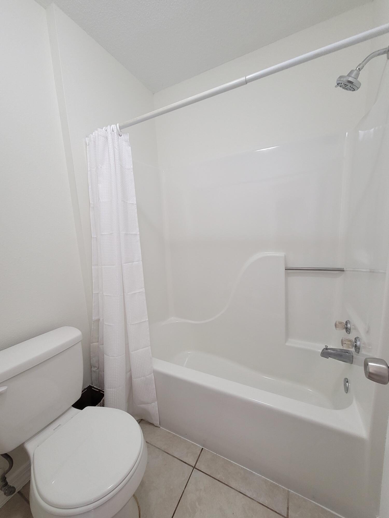 IMPERIAL LAKES - Residential