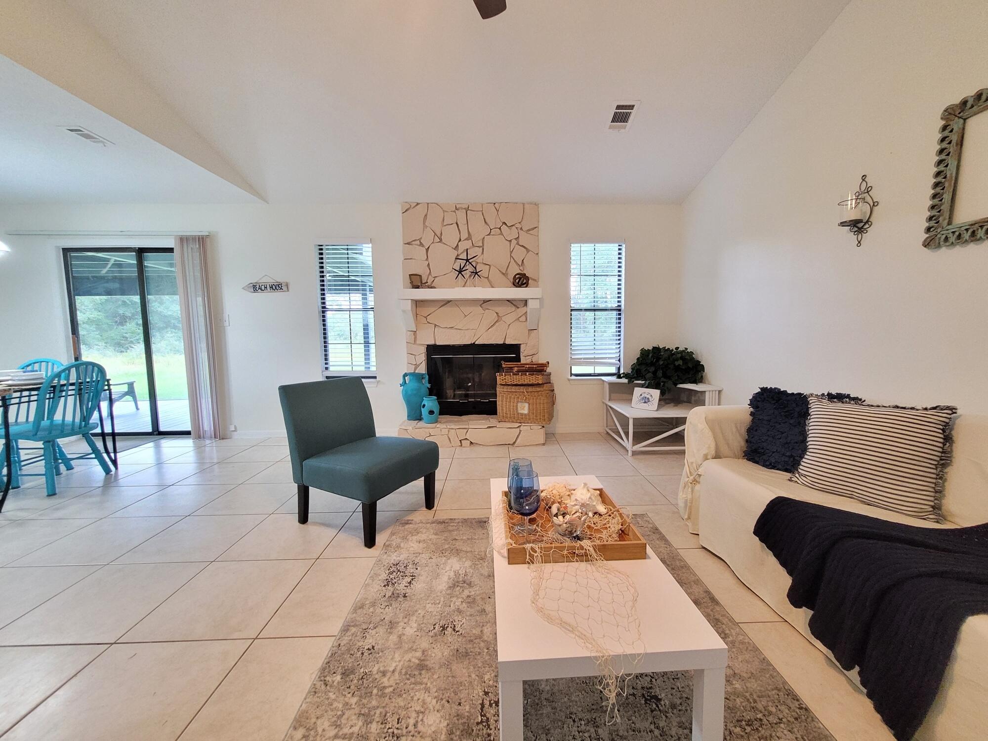 IMPERIAL LAKES - Residential