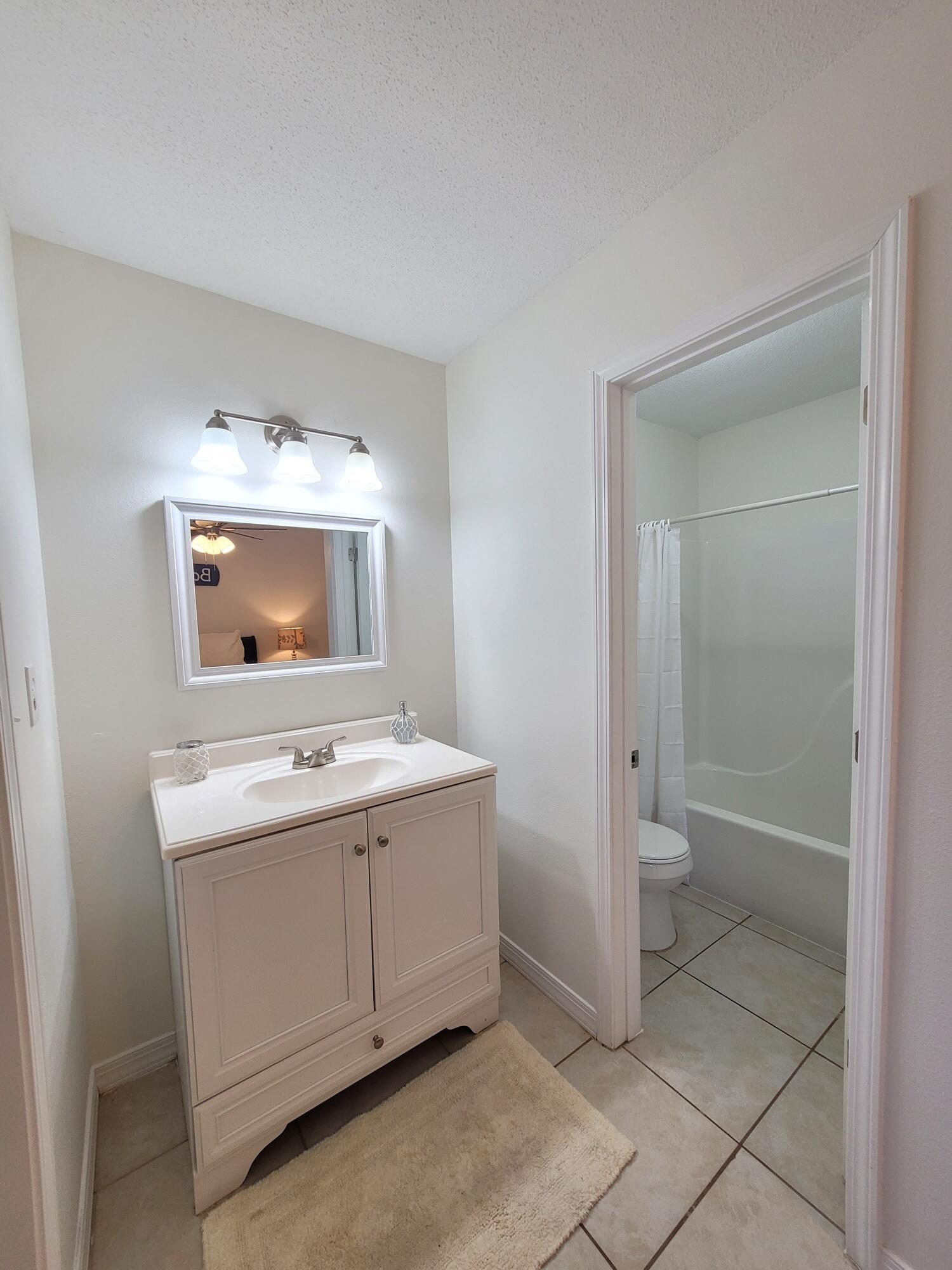 IMPERIAL LAKES - Residential