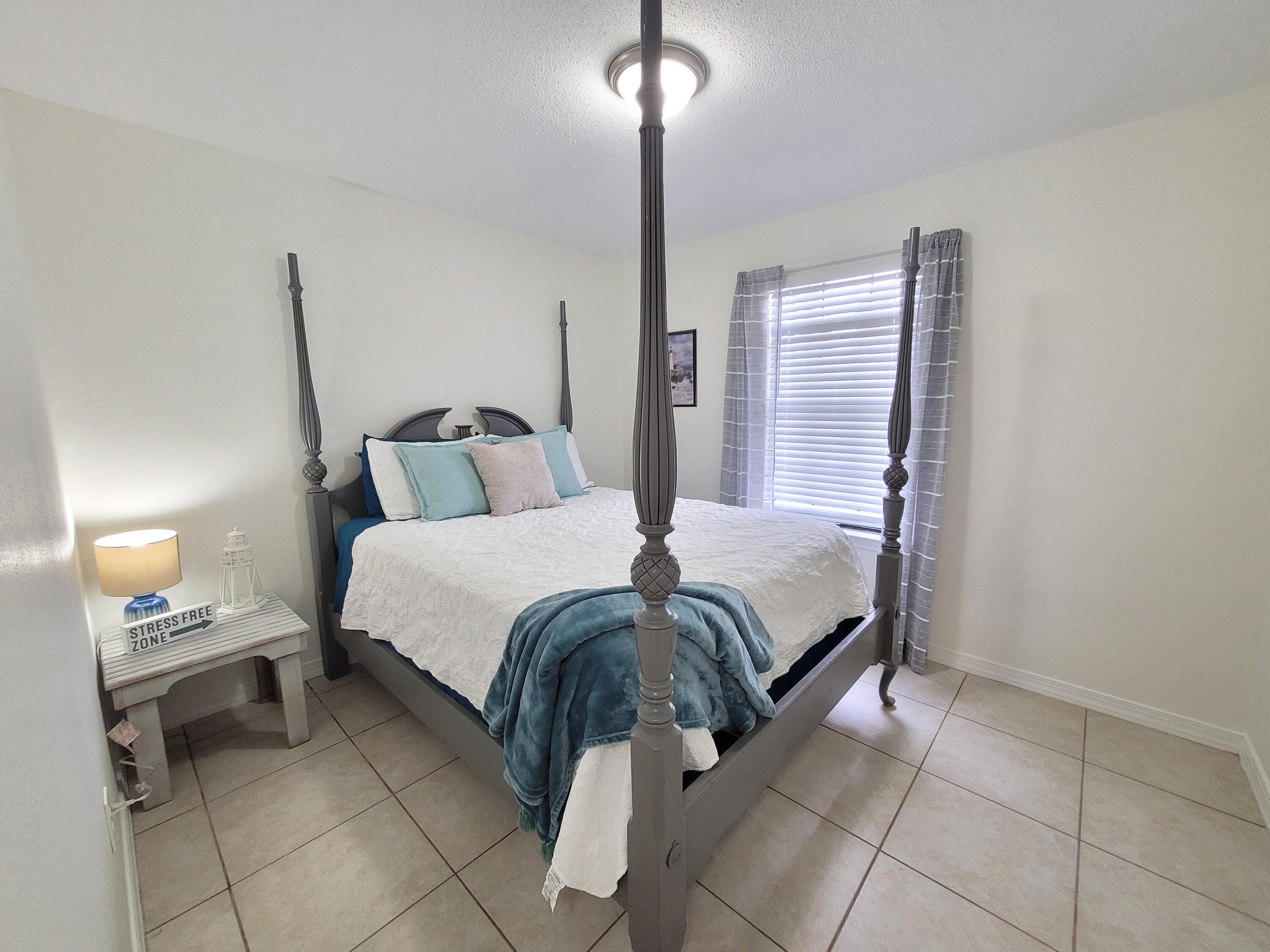 IMPERIAL LAKES - Residential