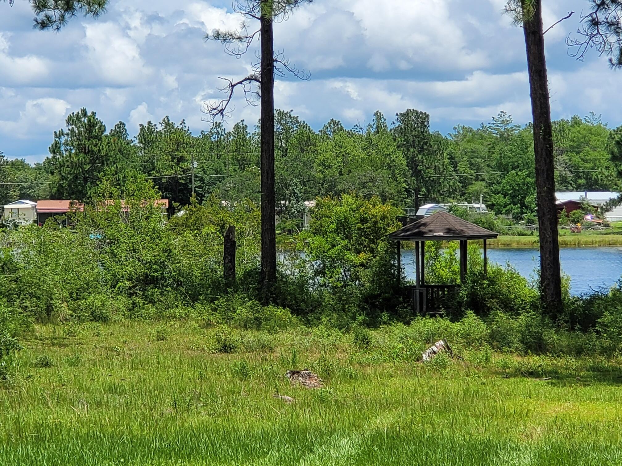 IMPERIAL LAKES - Residential