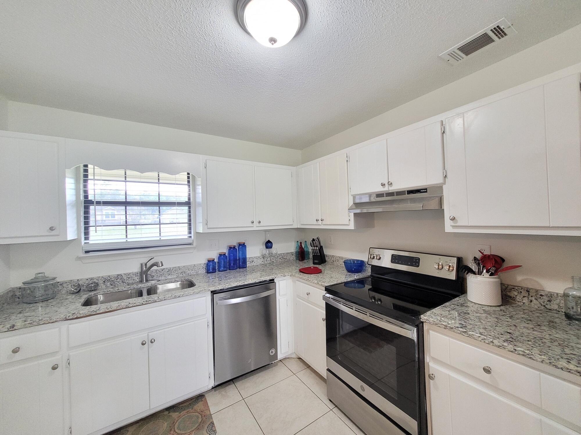 IMPERIAL LAKES - Residential