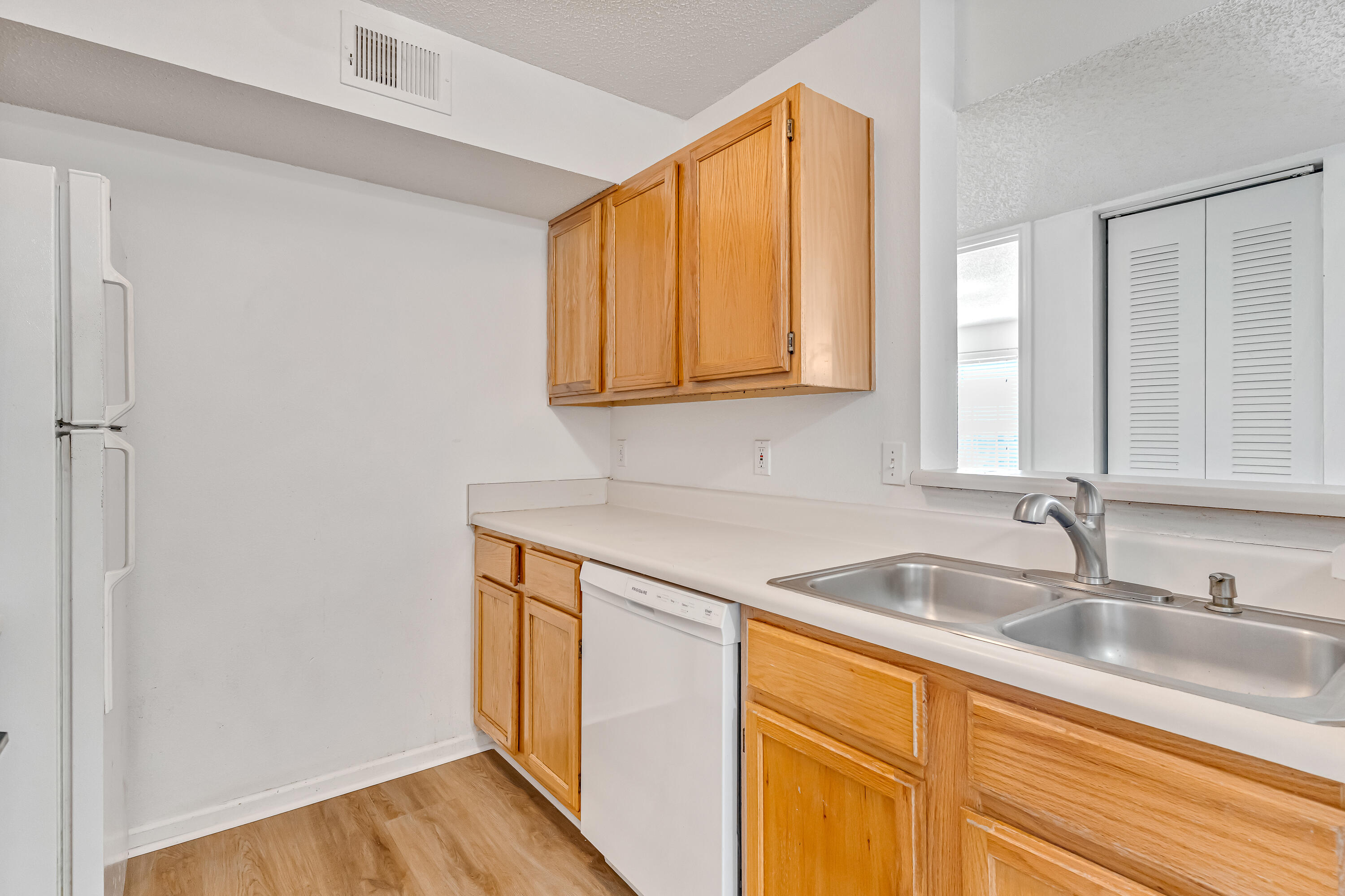 INDIAN LAKE - Residential Lease