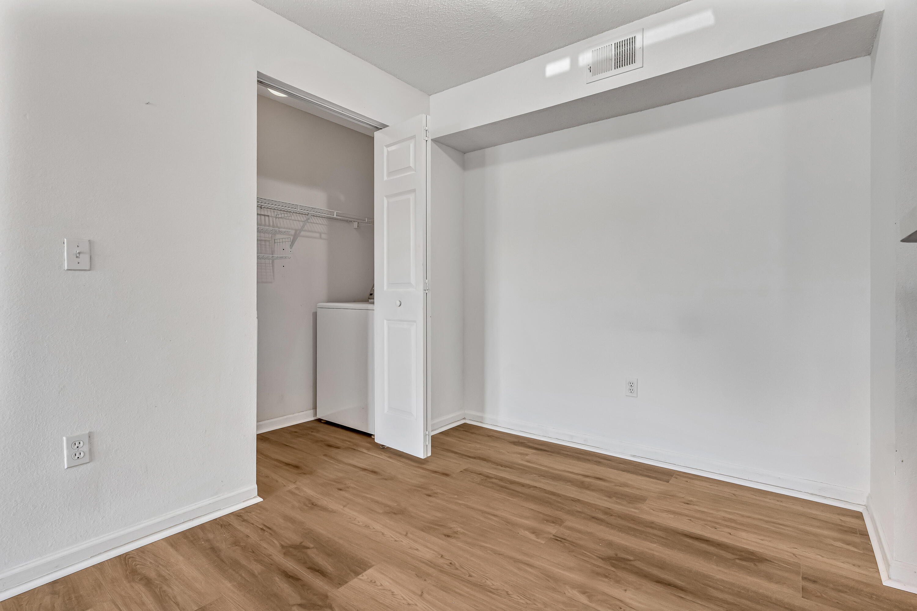 INDIAN LAKE - Residential Lease