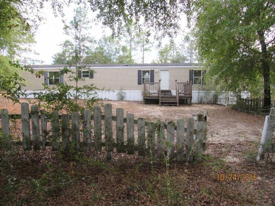 Located near the Walton County line off of Richardson Rd this REO home rests on 1 acres and was built in 2005. This mobile home has 3 bedrooms, 2 baths and an open kitchen floor plan with opens to great room/living room area with vaulted ceilings. Split bedroom design, the master bedroom has bay window which adds tons of light to this room. Home needs some repairs and will not qualify for financing due to price and repairs. Priced to sell, this property will not last long so call today before this one is gone!