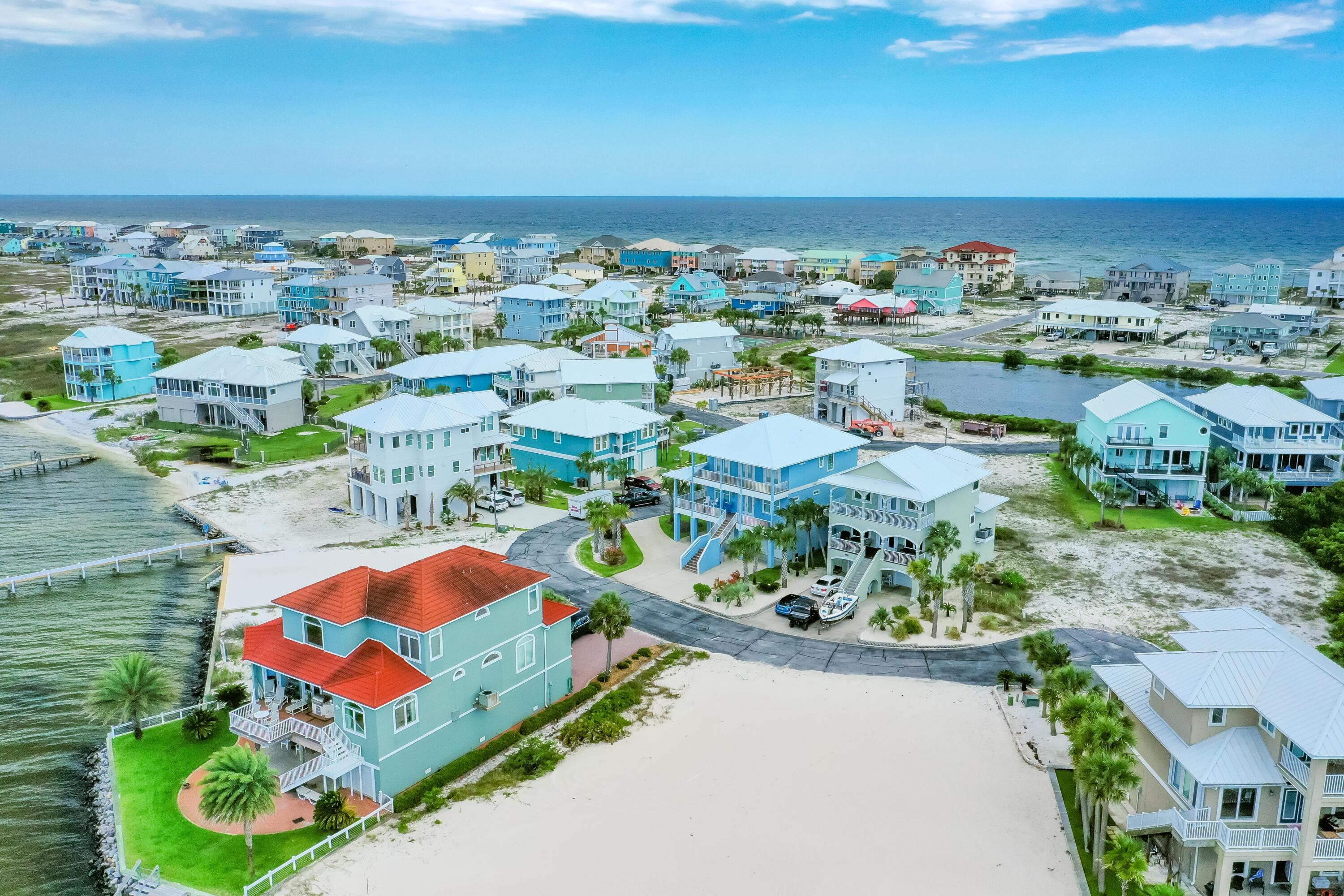 CARIBBEAN ISLES - Land