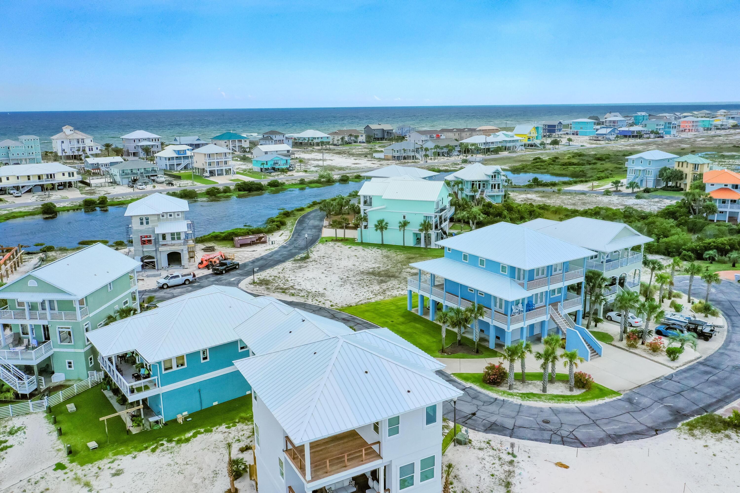 CARIBBEAN ISLES - Land