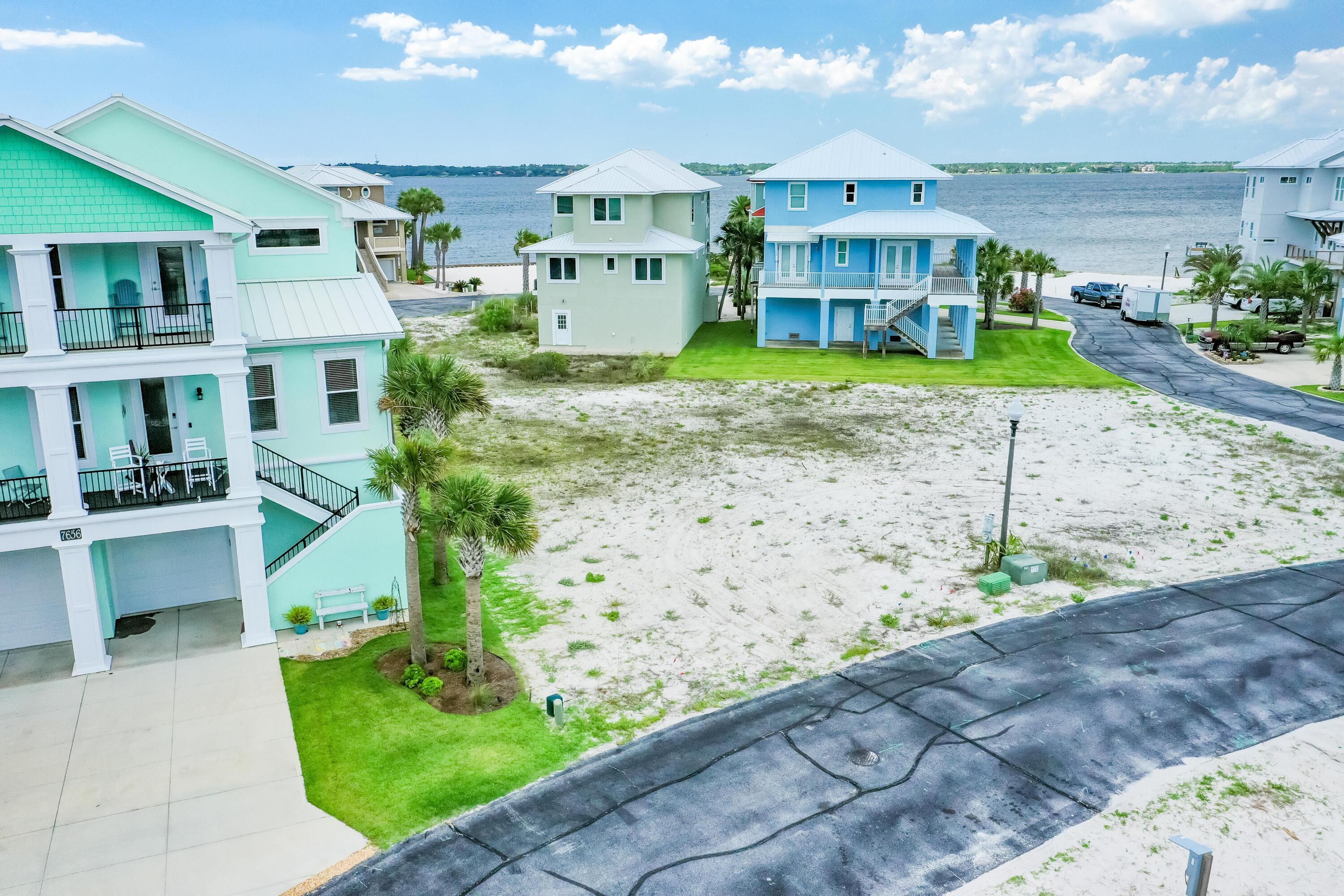 CARIBBEAN ISLES - Land