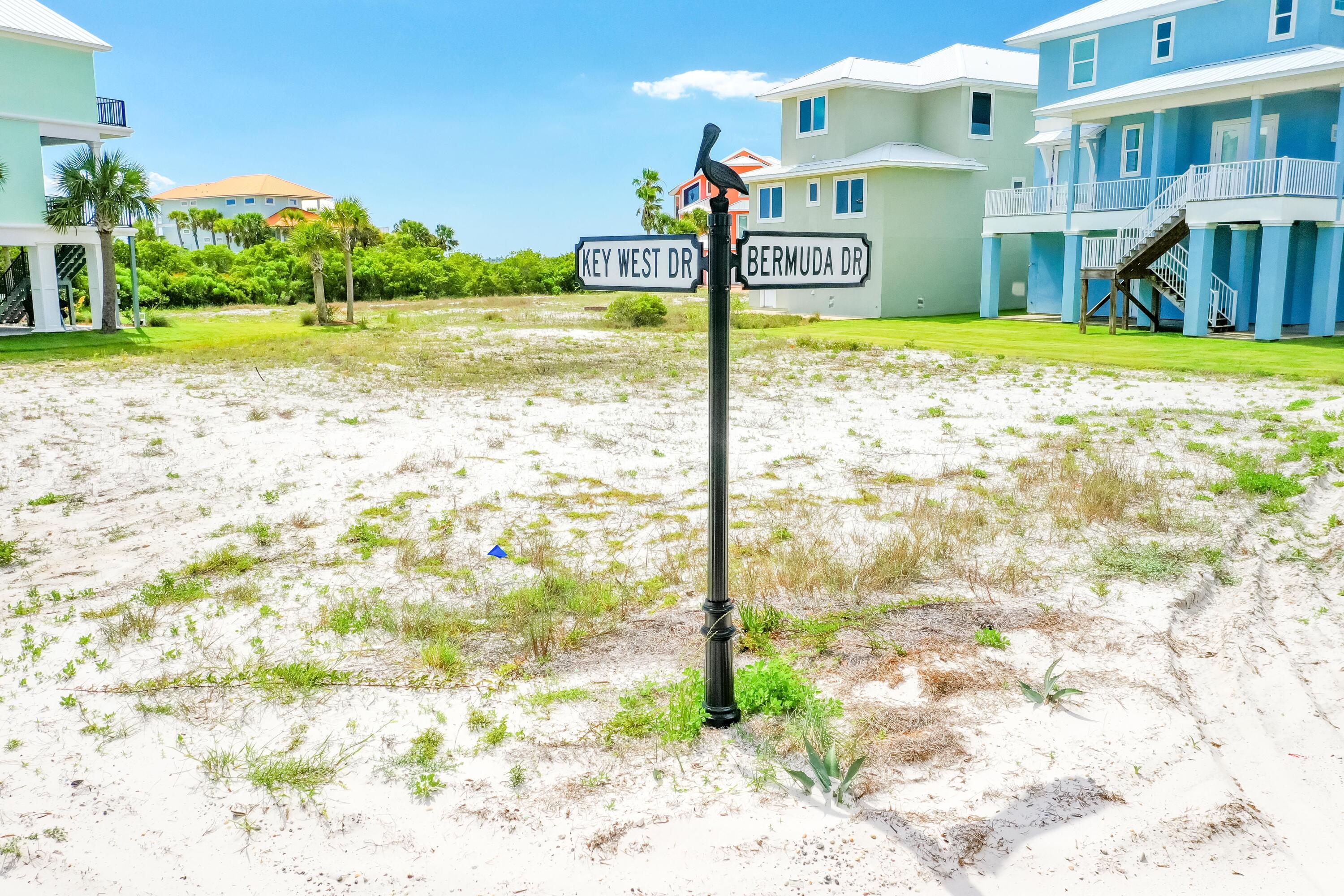 CARIBBEAN ISLES - Land