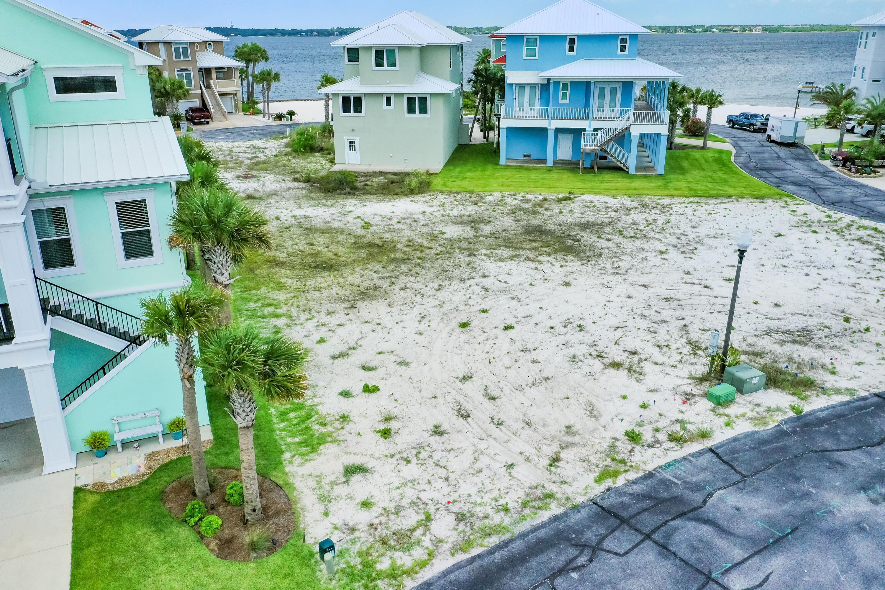 CARIBBEAN ISLES - Land