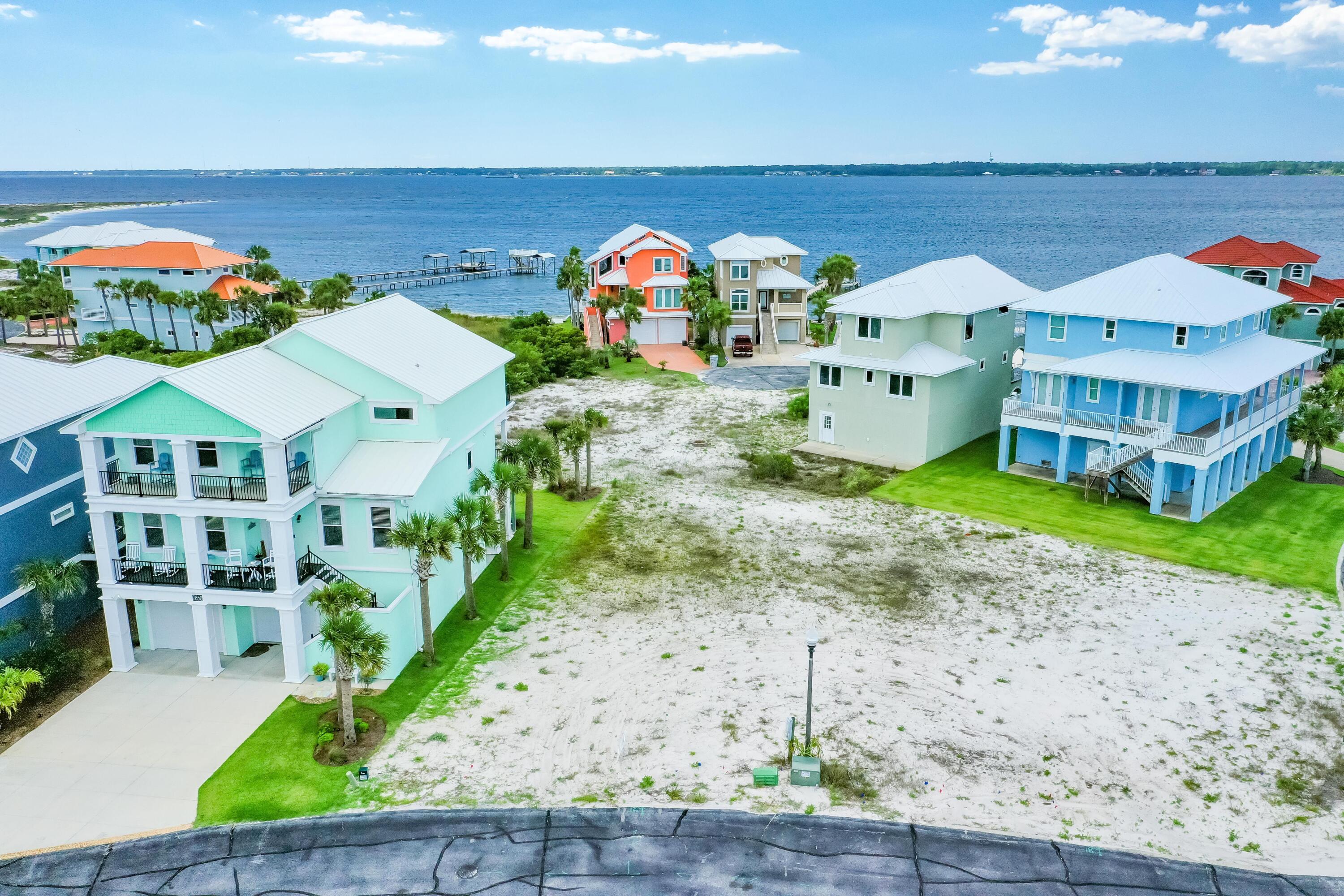 CARIBBEAN ISLES - Land