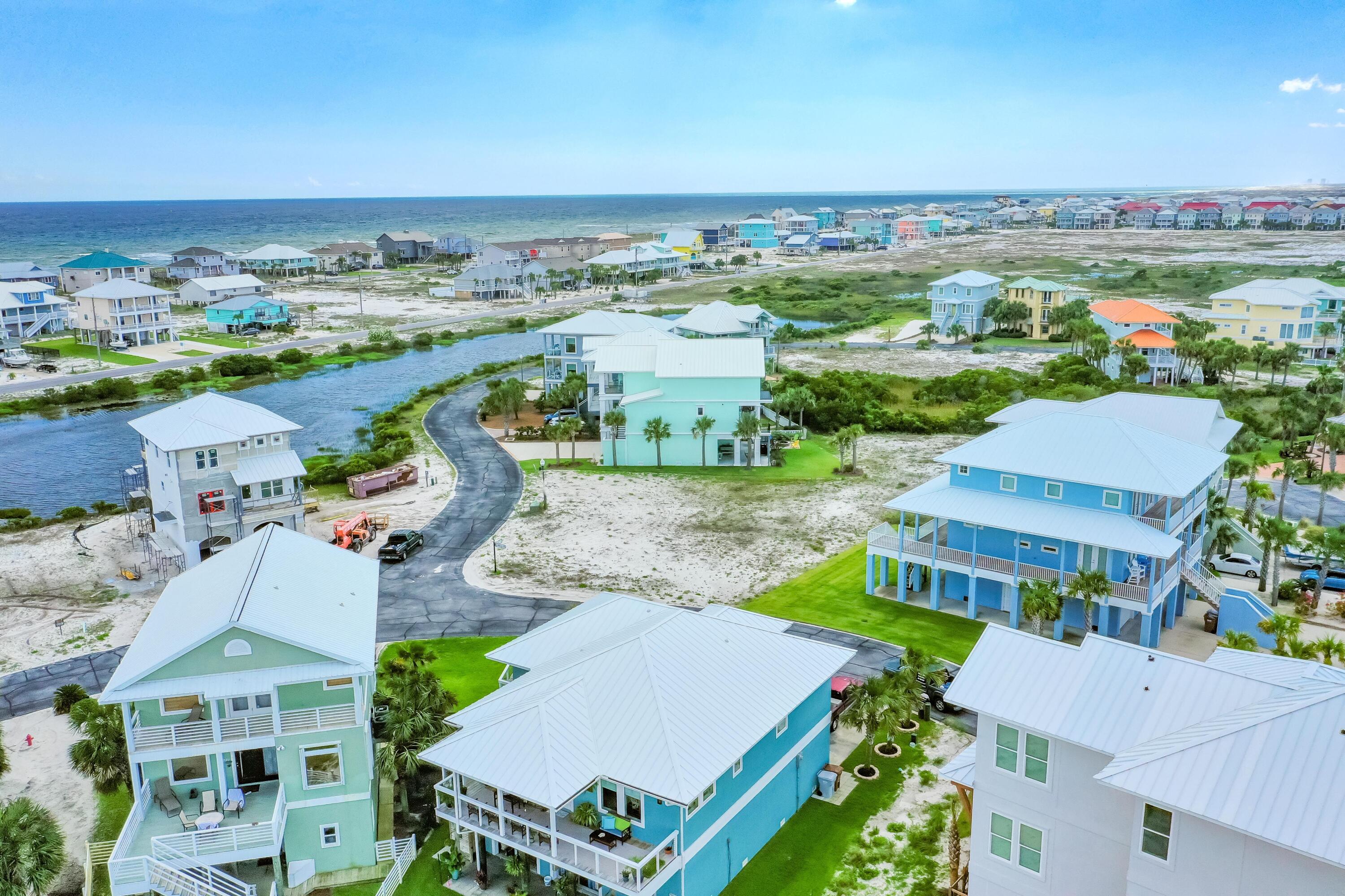 CARIBBEAN ISLES - Land